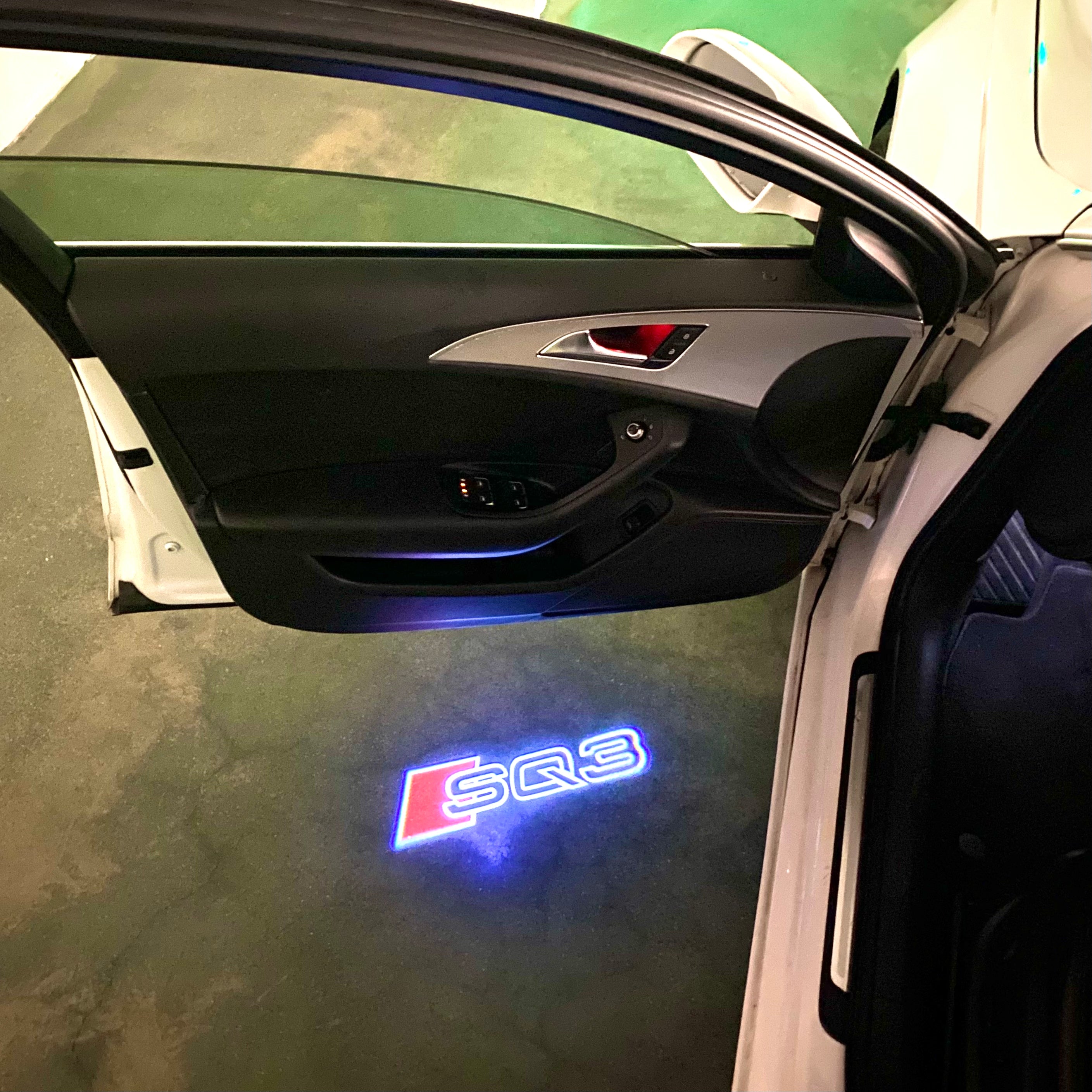 AUDI LOGO PROJECTOT LIGHTS Nr.120 (الكمية 1 = 2 Logo Films /2 أضواء الباب)