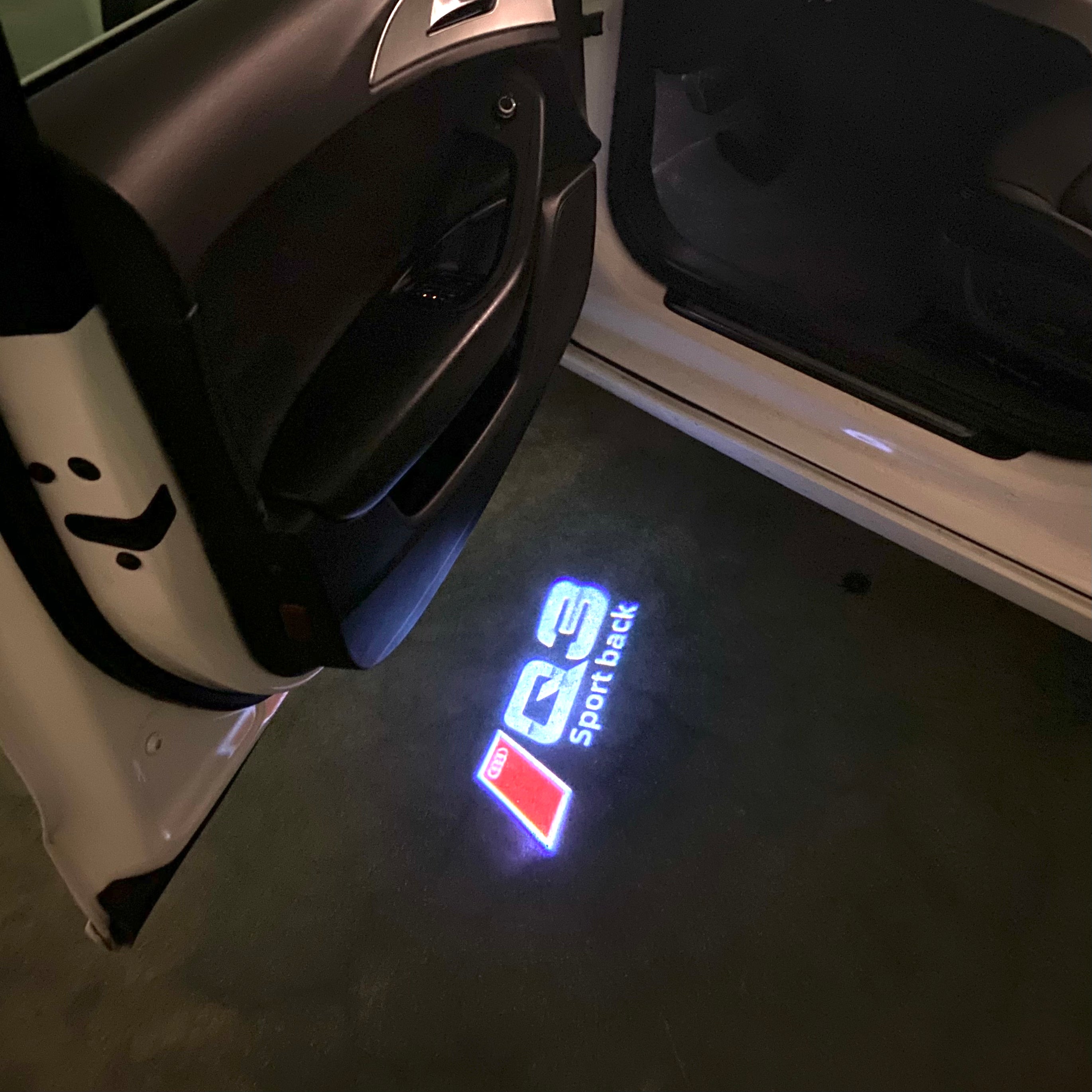 AUDI LOGO PROJECTOT LIGHTS Nr.120 (الكمية 1 = 2 Logo Films /2 أضواء الباب)