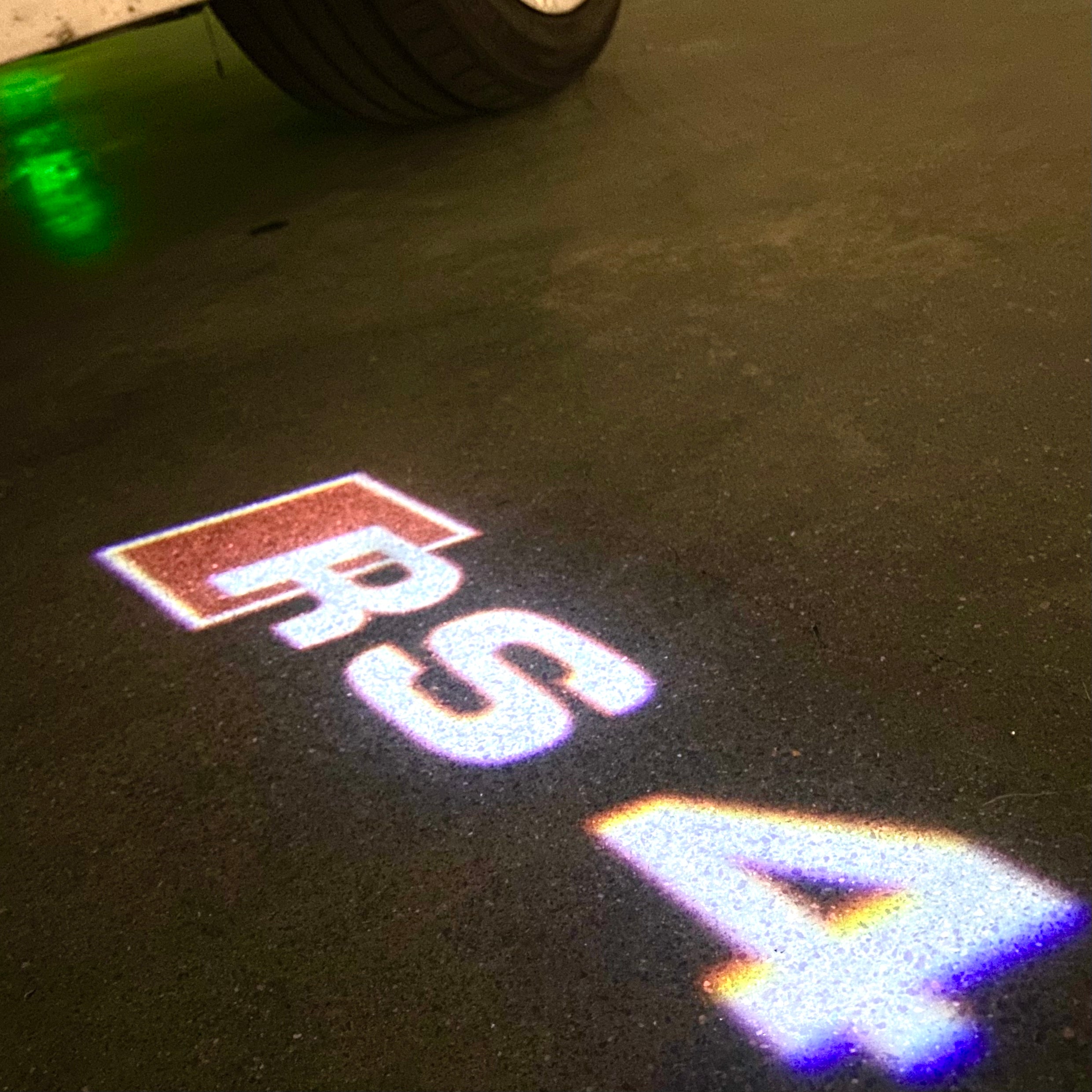 AUDI LOGO PROJECTOT LIGHTS Nr.53 (الكمية 1 = 2 Logo Films /2 أضواء الباب)