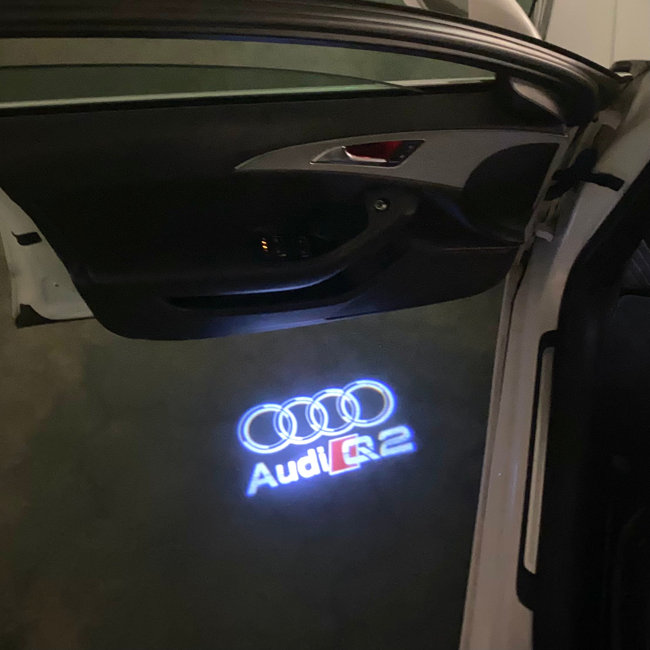 AUDI LOGO PROJECTOT LIGHTS Nr.120 (الكمية 1 = 2 Logo Films /2 أضواء الباب)