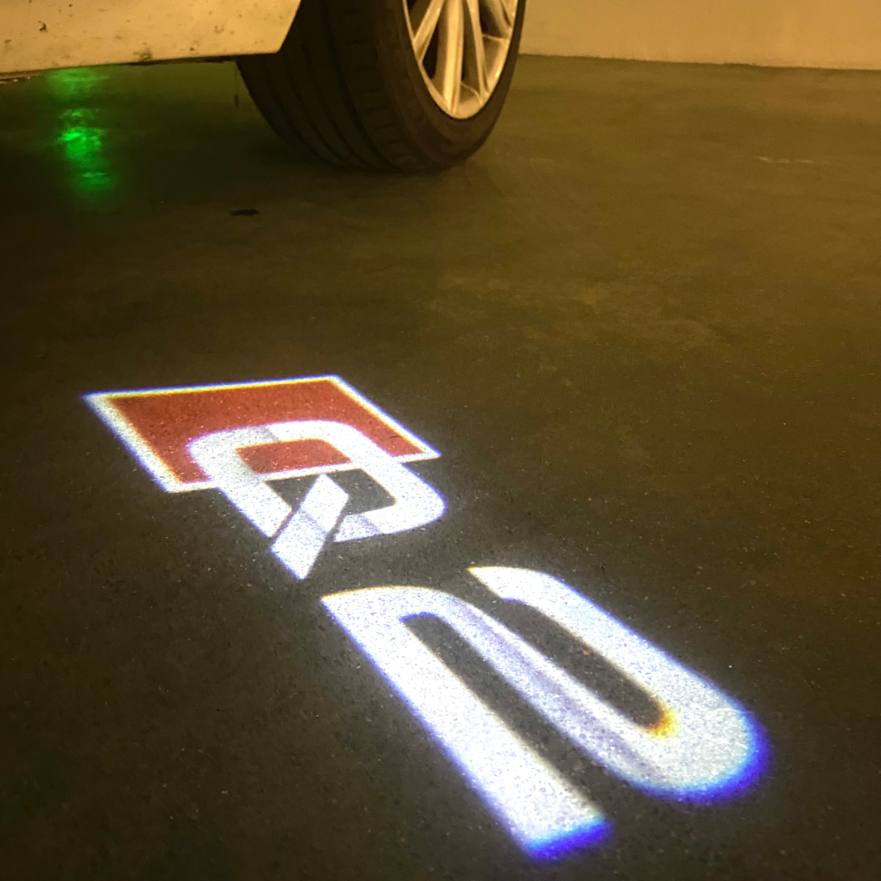 AUDI LOGO PROJECTOT LIGHTS Nr.120 (الكمية 1 = 2 Logo Films /2 أضواء الباب)