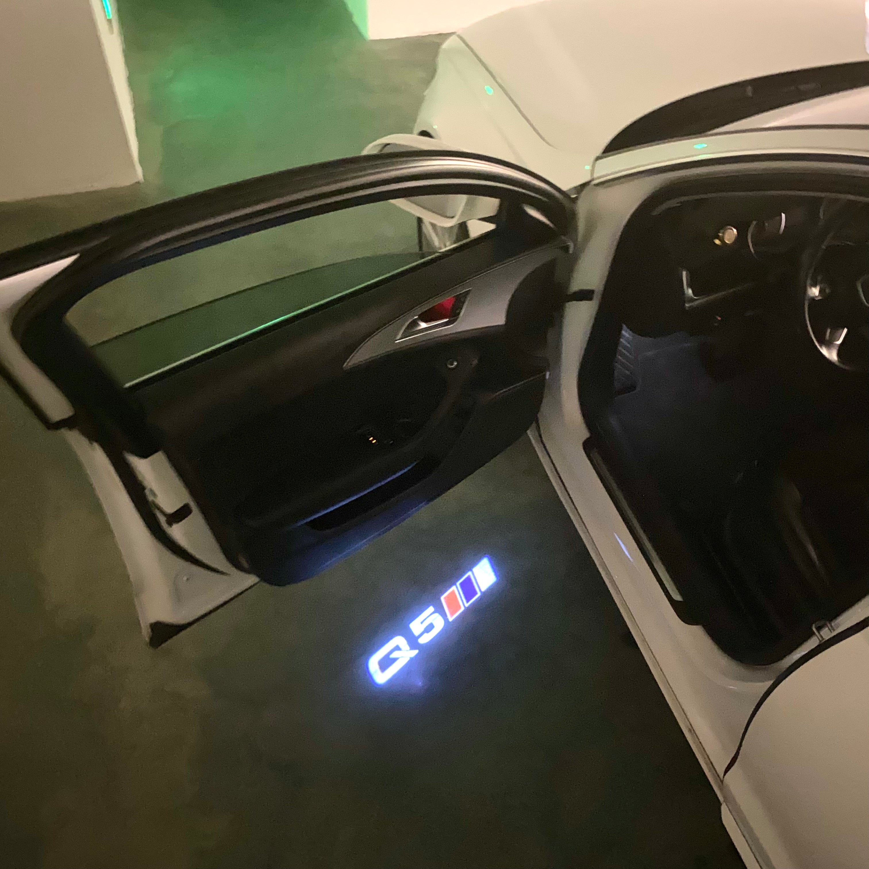 AUDI LOGO PROJECTOT LIGHTS Nr.120 (الكمية 1 = 2 Logo Films /2 أضواء الباب)
