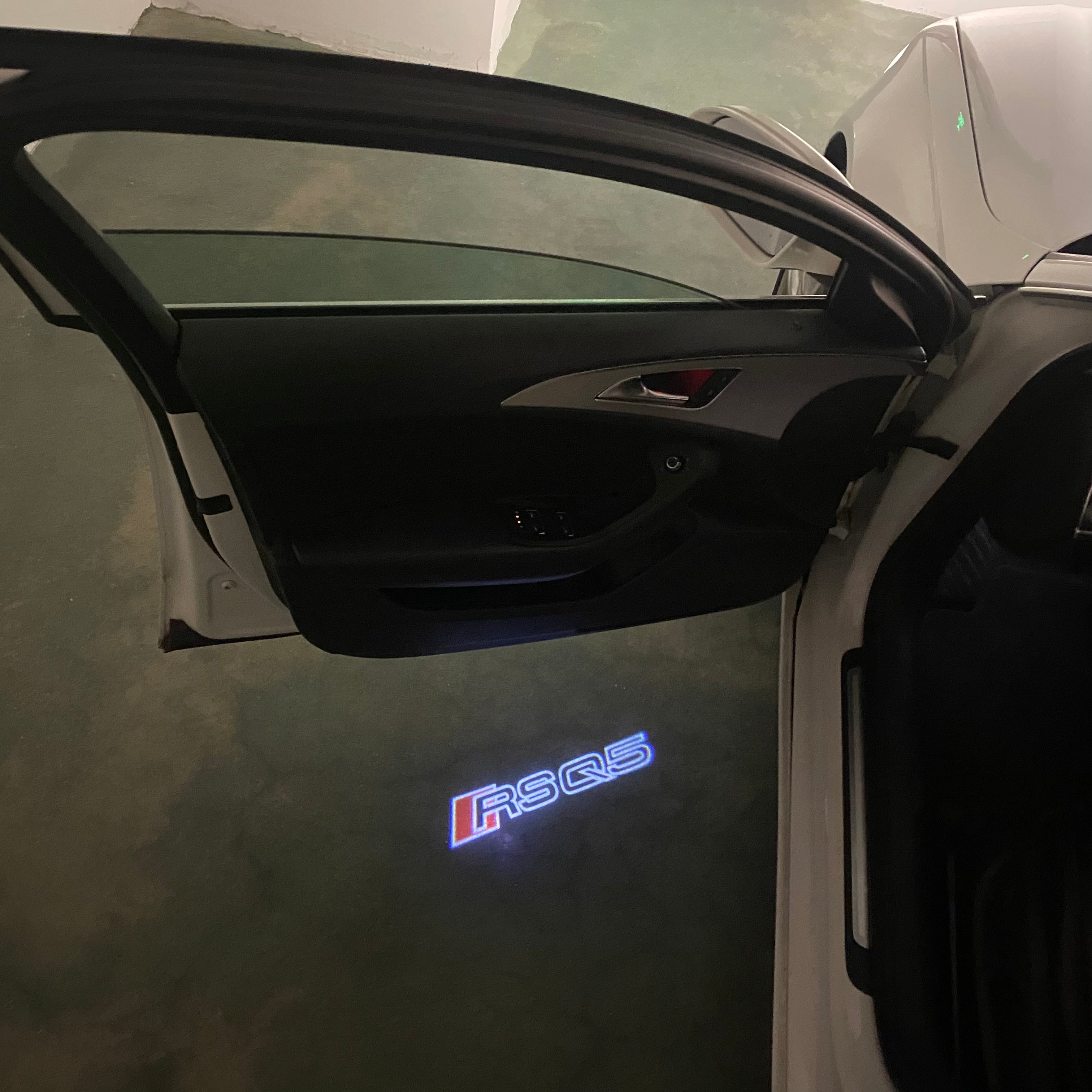 AUDI LOGO PROJECTOT LIGHTS Nr.120 (الكمية 1 = 2 Logo Films /2 أضواء الباب)