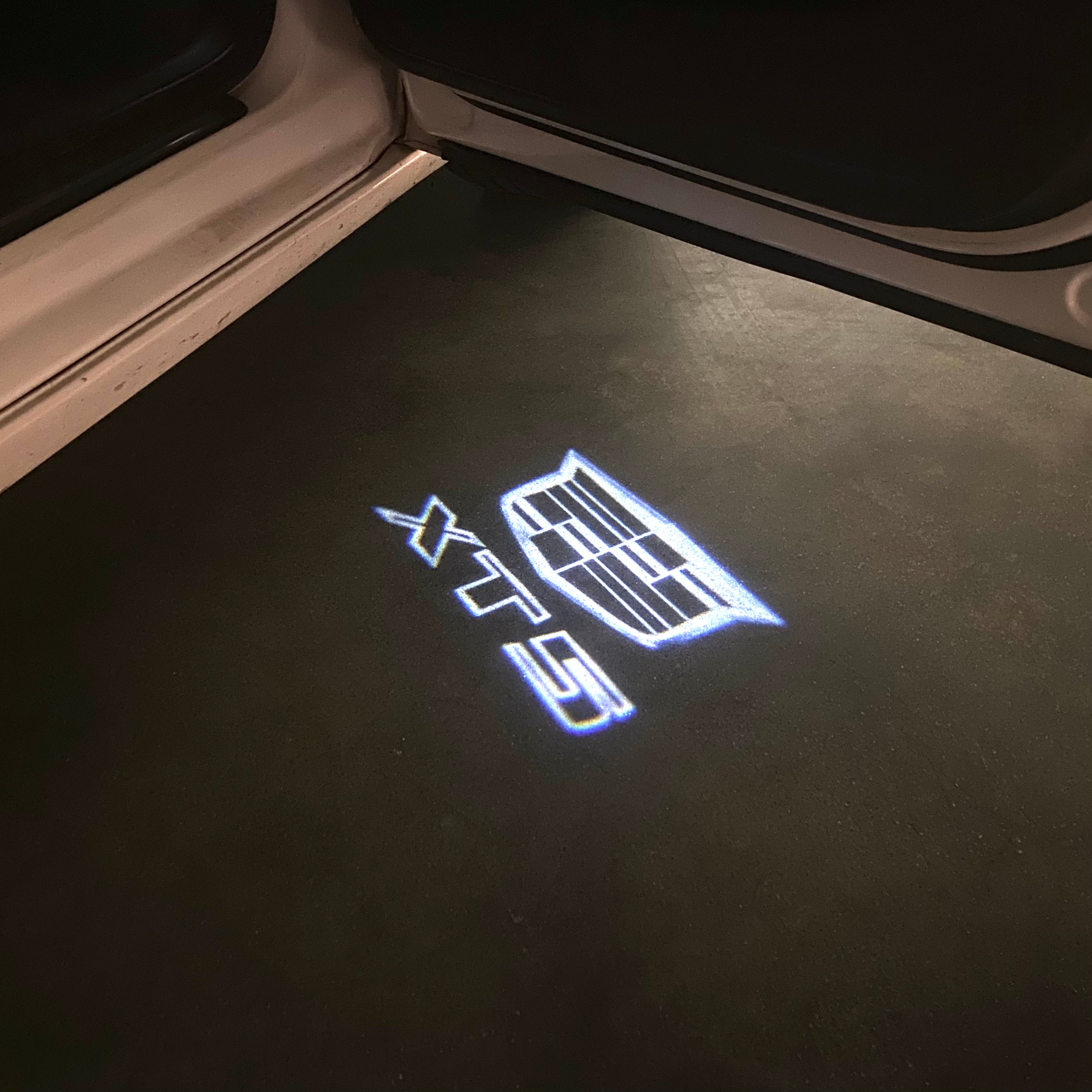 AUDI LOGO PROJECTOT LIGHTS Nr.19 (الكمية 1 = 2 Logo Films /2 أضواء الباب)