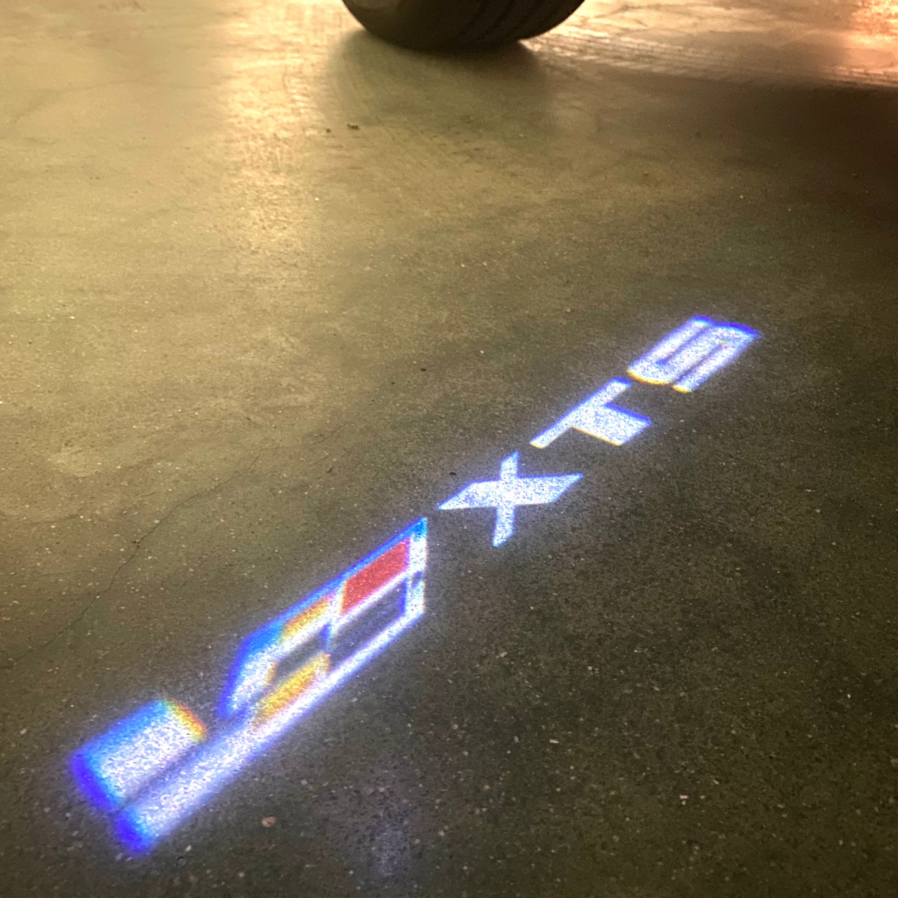 AUDI LOGO PROJECTOT LIGHTS Nr.19 (الكمية 1 = 2 Logo Films /2 أضواء الباب)