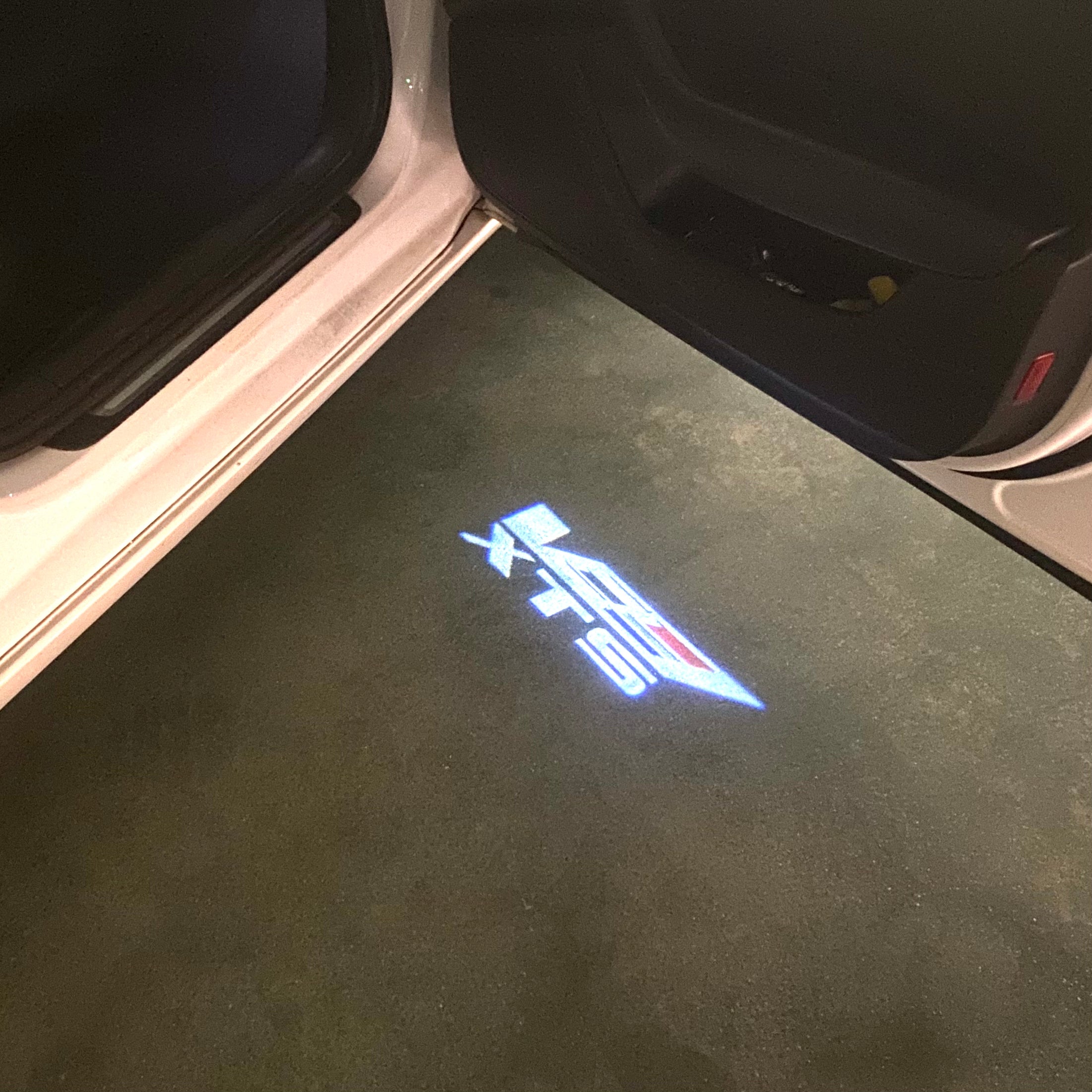 AUDI LOGO PROJECTOT LIGHTS Nr.19 (الكمية 1 = 2 Logo Films /2 أضواء الباب)