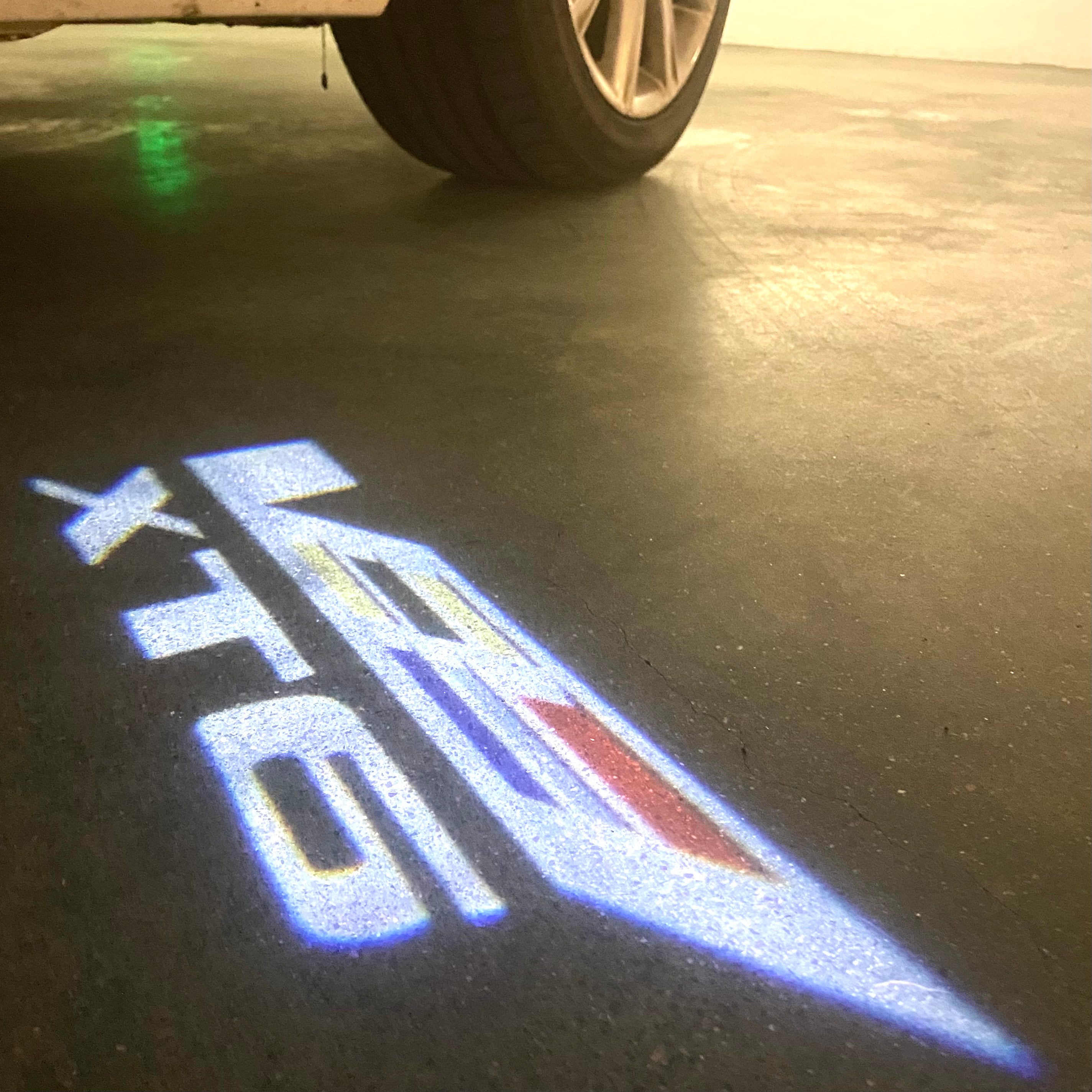 AUDI LOGO PROJECTOT LIGHTS Nr.19 (الكمية 1 = 2 Logo Films /2 أضواء الباب)