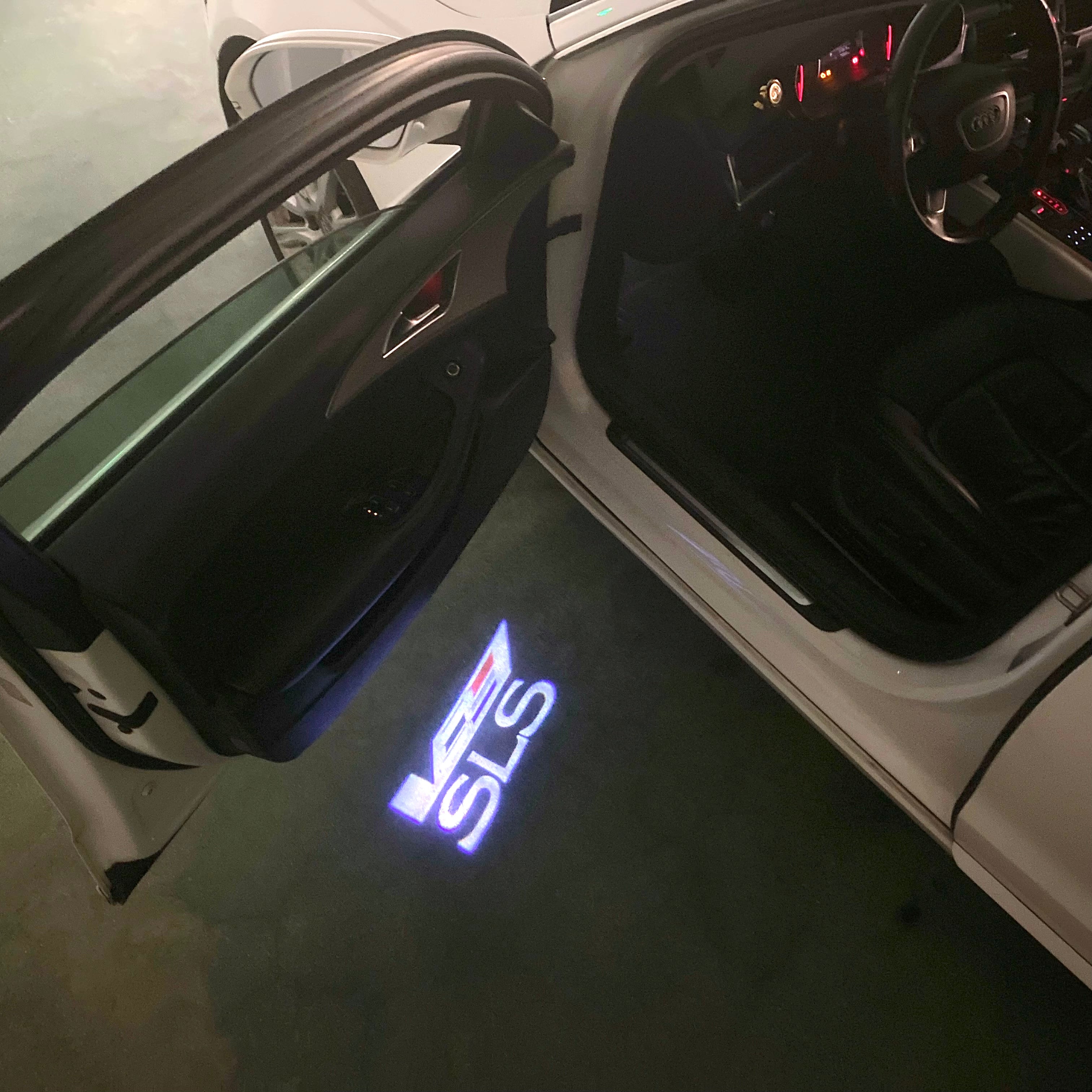 AUDI LOGO PROJECTOT LIGHTS Nr.19 (الكمية 1 = 2 Logo Films /2 أضواء الباب)