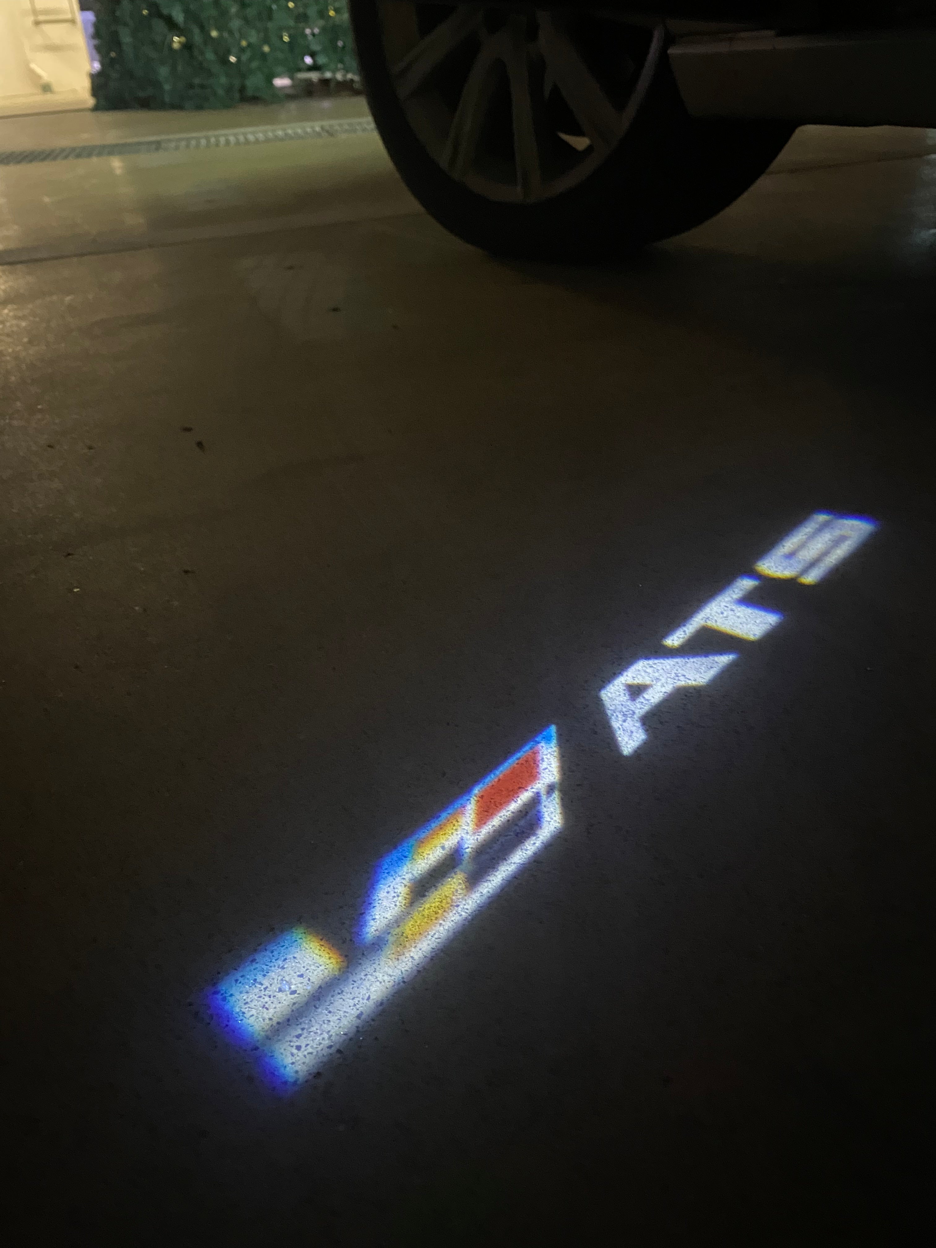 AUDI LOGO PROJECTOT LIGHTS Nr.19 (الكمية 1 = 2 Logo Films /2 أضواء الباب)