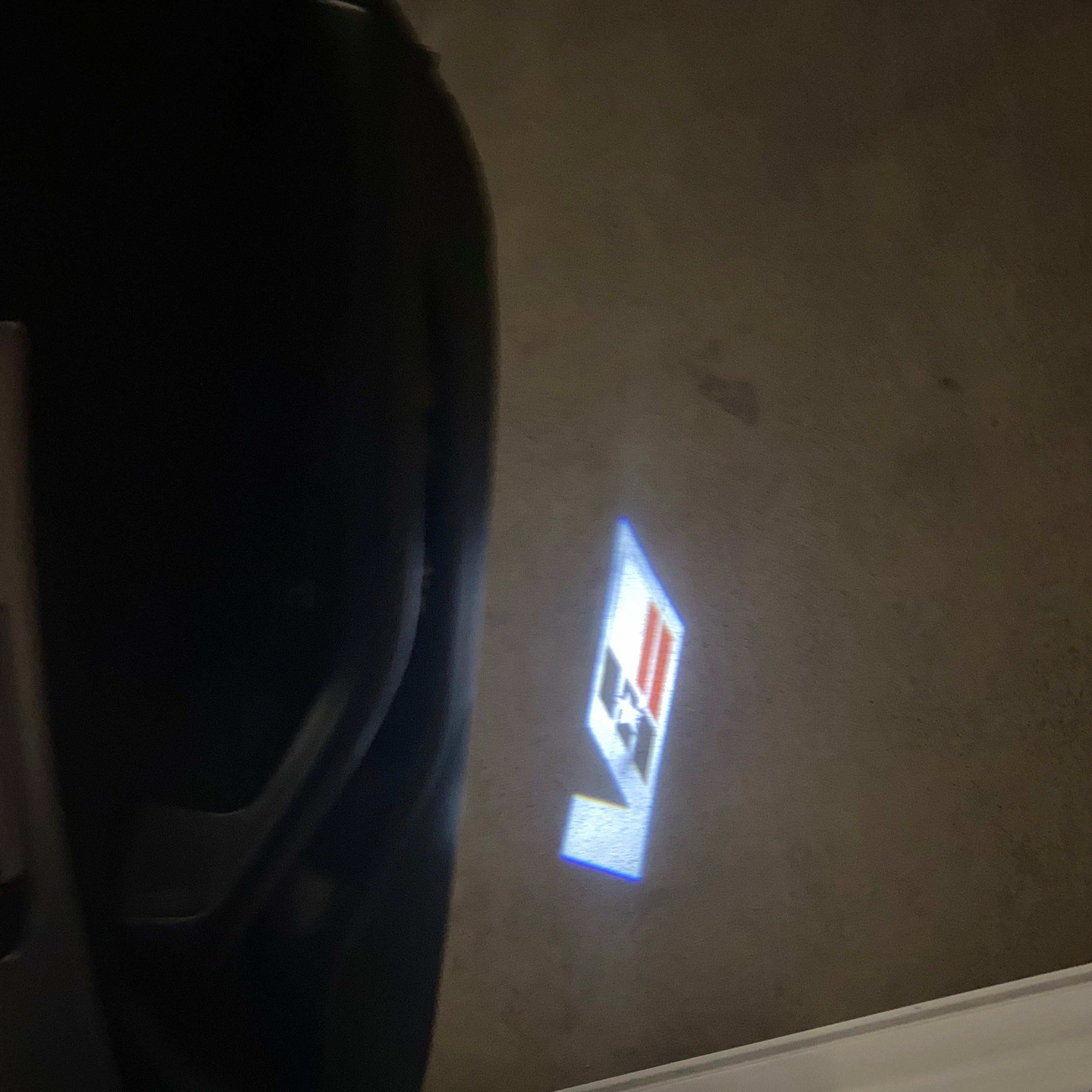 AUDI LOGO PROJECTOT LIGHTS Nr.19 (الكمية 1 = 2 Logo Films /2 أضواء الباب)