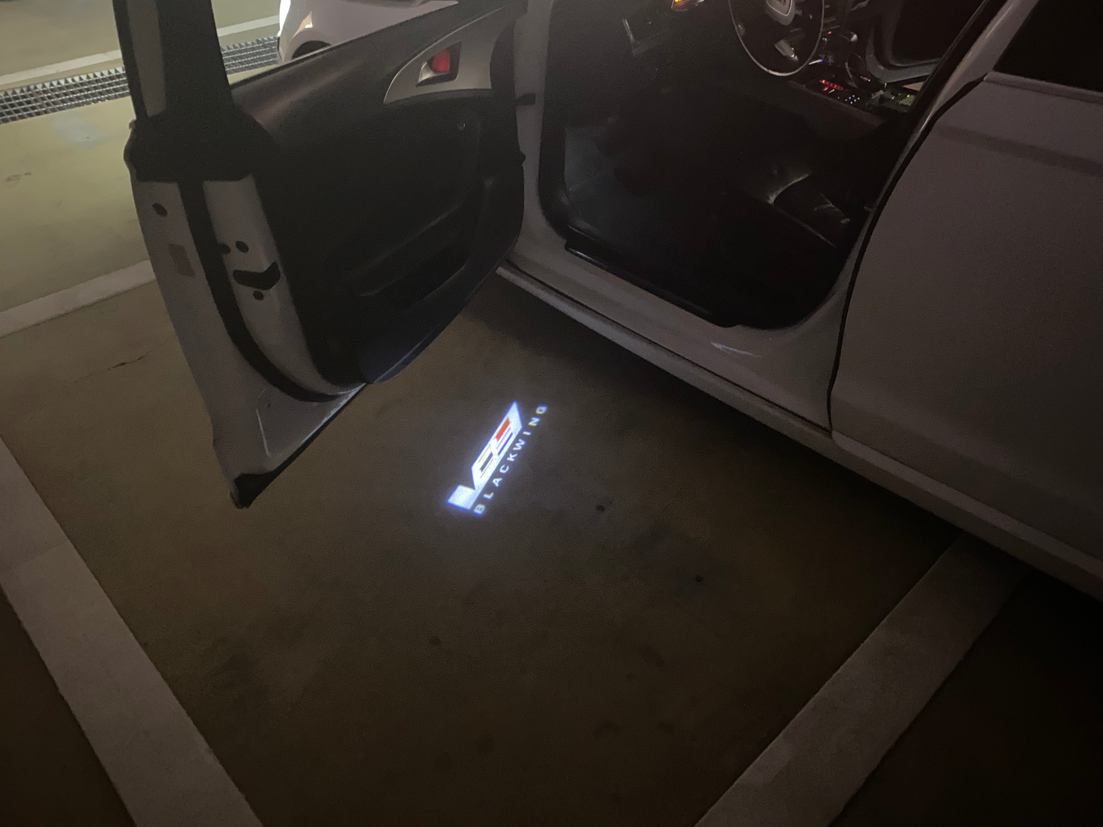 AUDI LOGO PROJECTOT LIGHTS Nr.19 (الكمية 1 = 2 Logo Films /2 أضواء الباب)