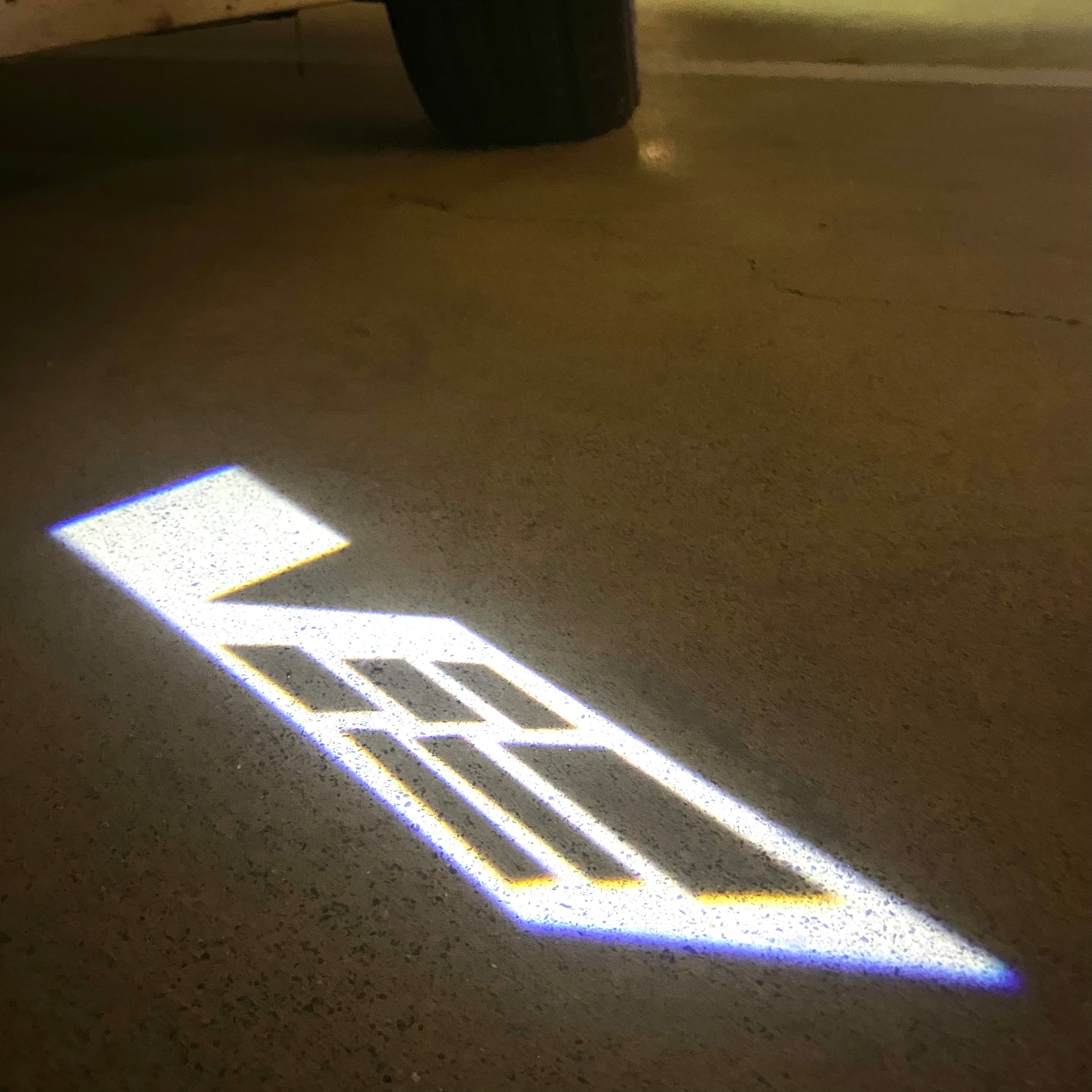 AUDI LOGO PROJECTOT LIGHTS Nr.19 (الكمية 1 = 2 Logo Films /2 أضواء الباب)