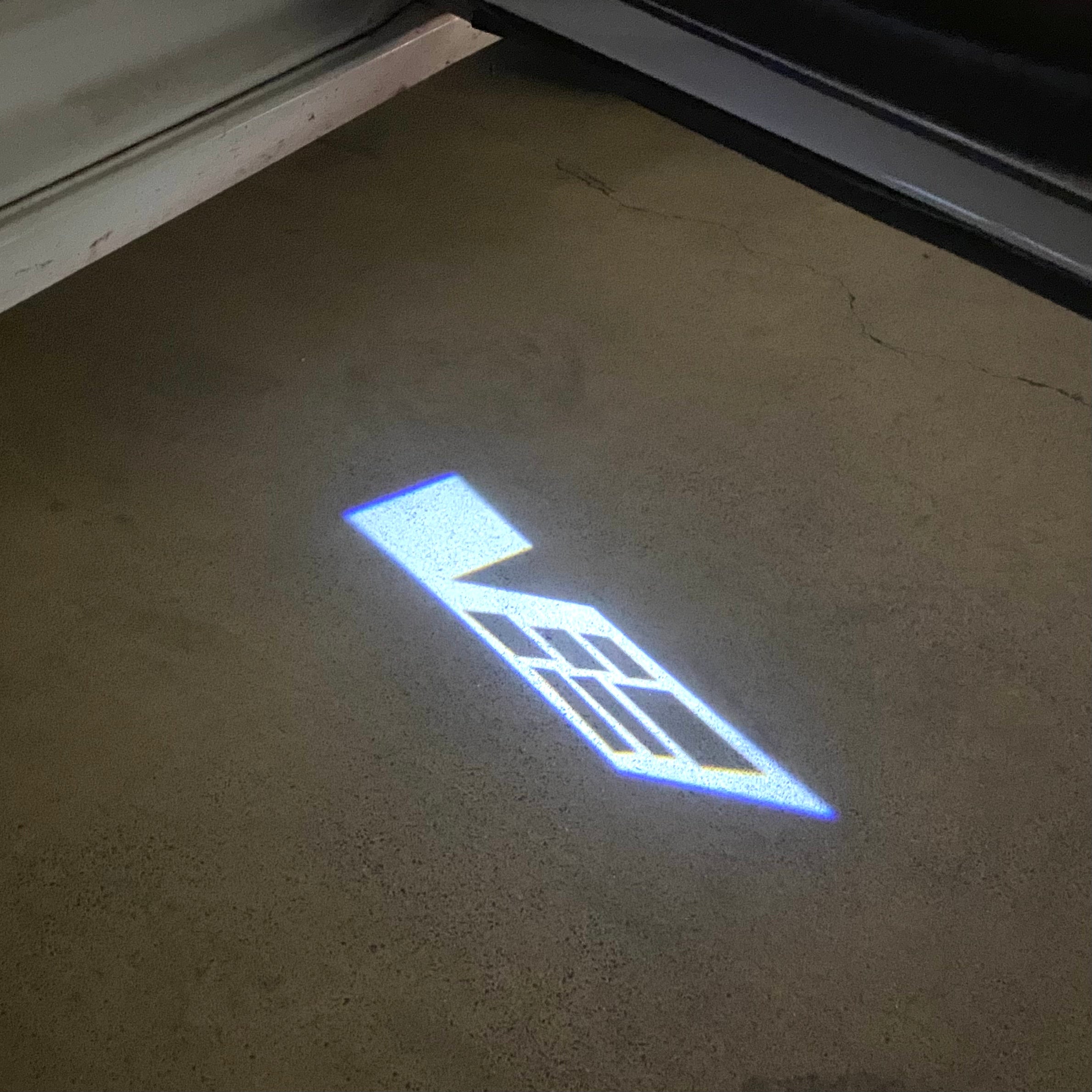 AUDI LOGO PROJECTOT LIGHTS Nr.19 (الكمية 1 = 2 Logo Films /2 أضواء الباب)