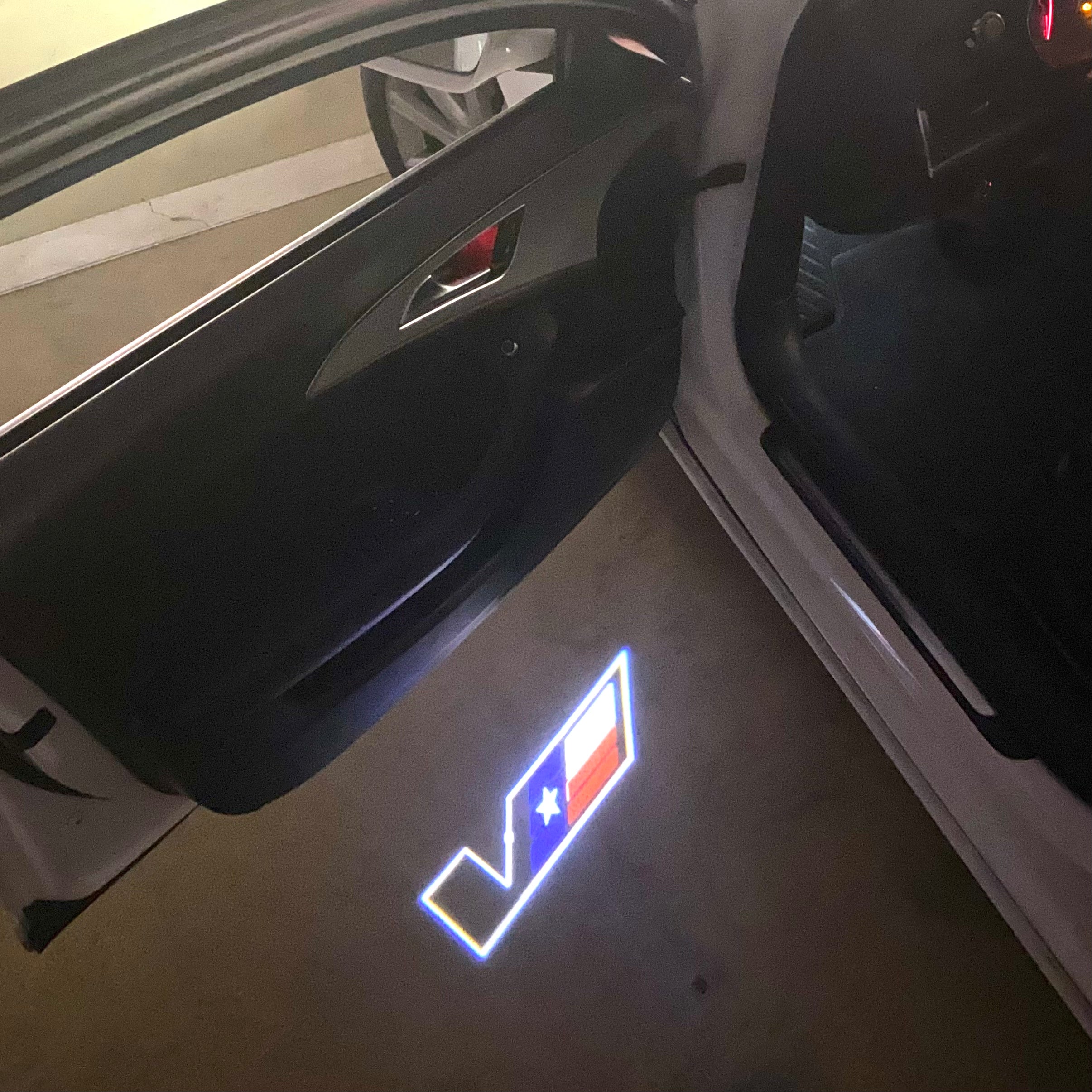 AUDI LOGO PROJECTOT LIGHTS Nr.19 (الكمية 1 = 2 Logo Films /2 أضواء الباب)