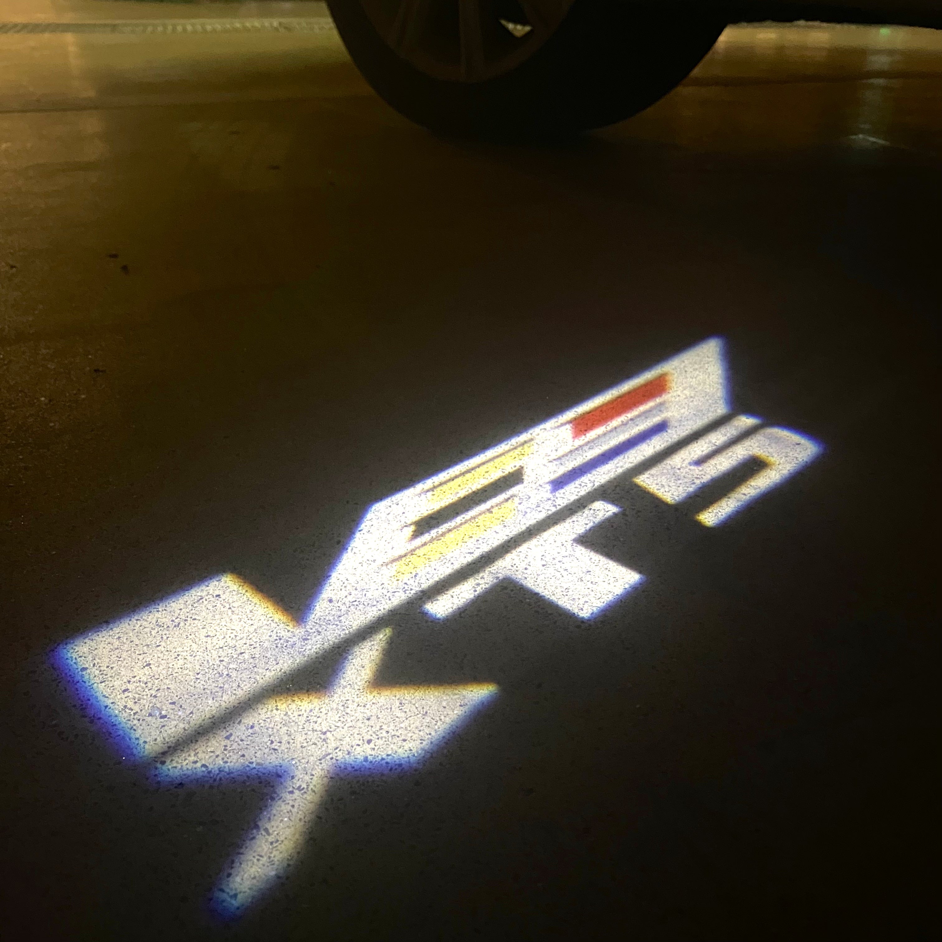 AUDI LOGO PROJECTOT LIGHTS Nr.19 (الكمية 1 = 2 Logo Films /2 أضواء الباب)