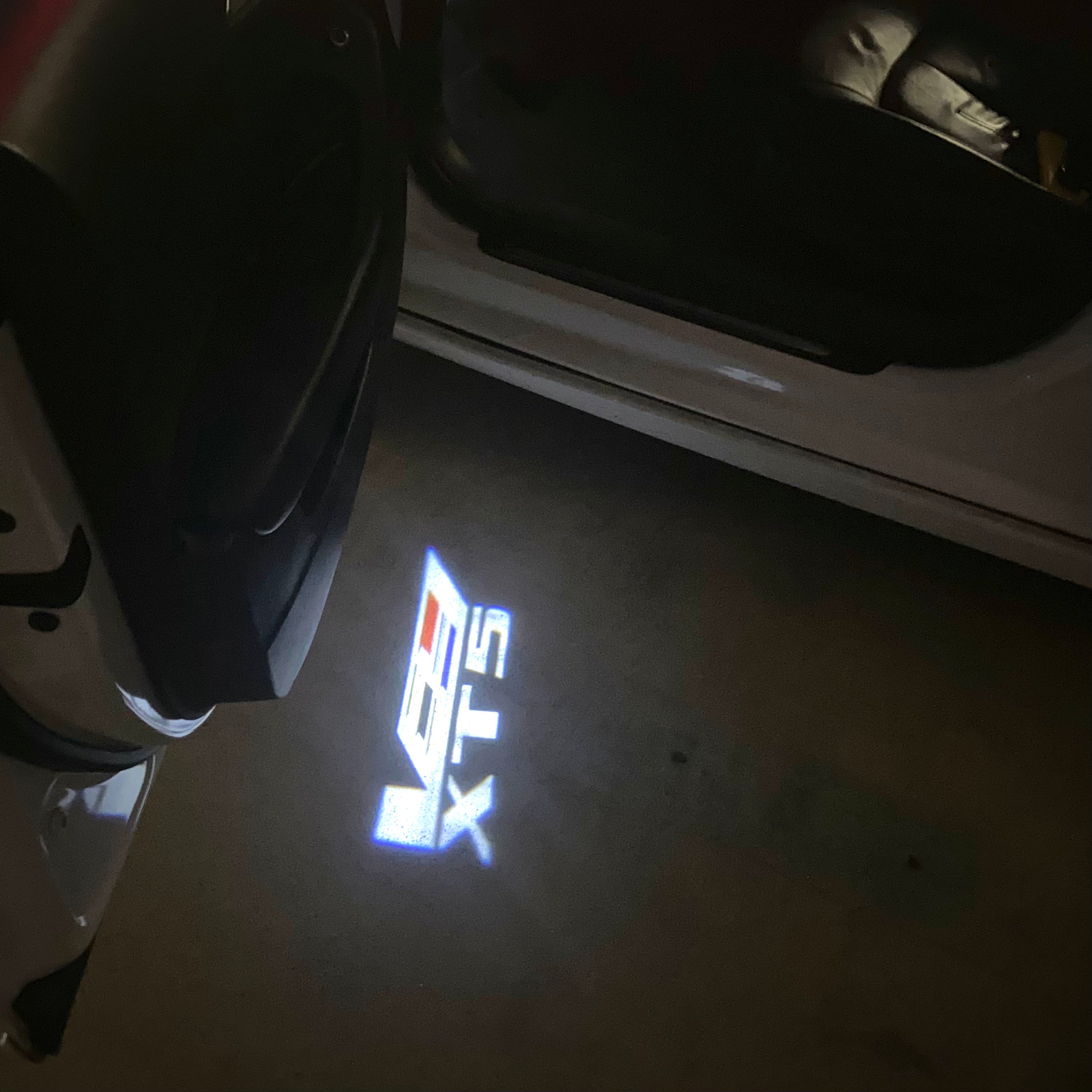 AUDI LOGO PROJECTOT LIGHTS Nr.19 (الكمية 1 = 2 Logo Films /2 أضواء الباب)