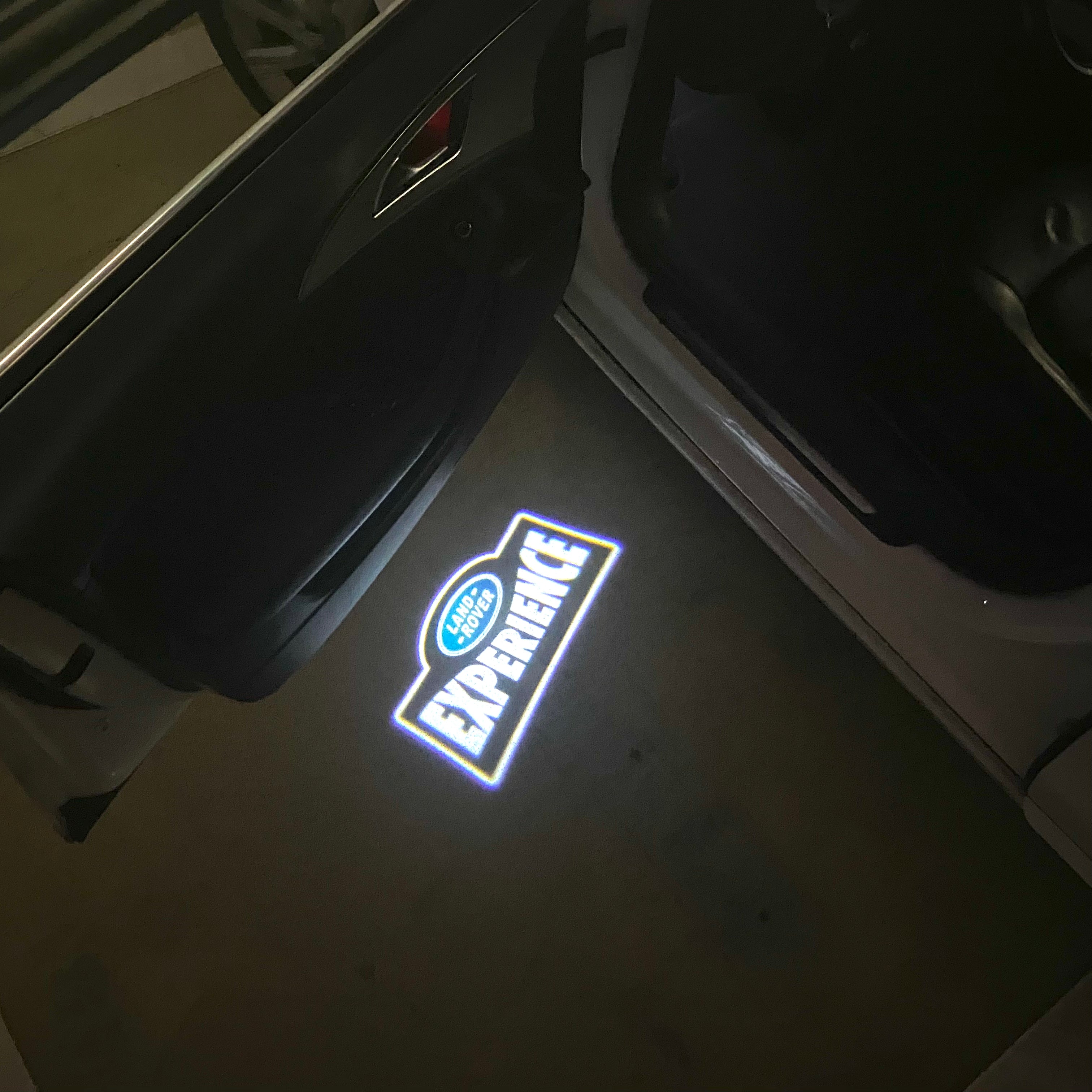 Land Rover LOGO PROJECROTR LIGHTS Nr.04 (الكمية 1 = 1 مجموعة / 2 أضواء باب)