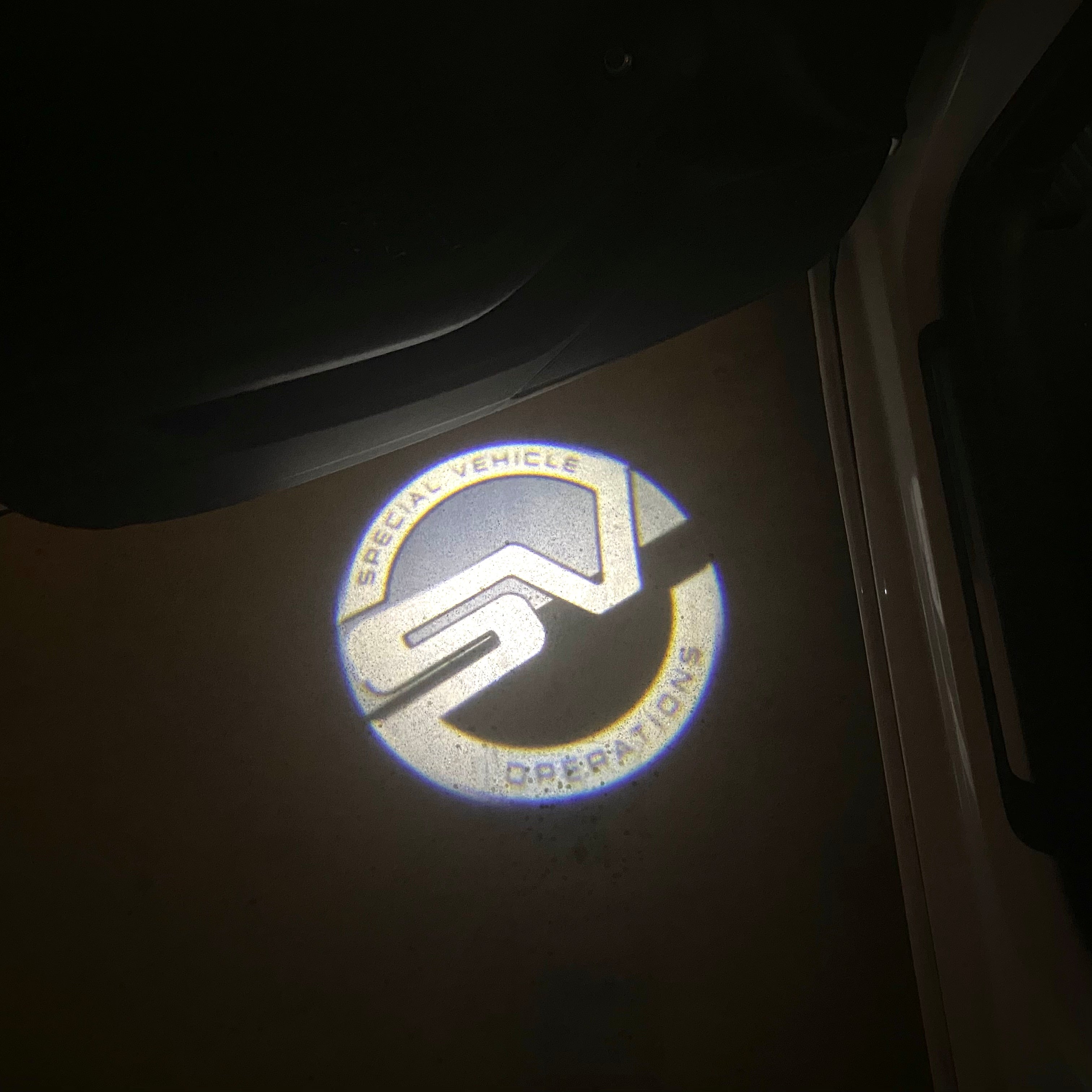 Land Rover LOGO PROJECROTR LIGHTS Nr.04 (الكمية 1 = 1 مجموعة / 2 أضواء باب)