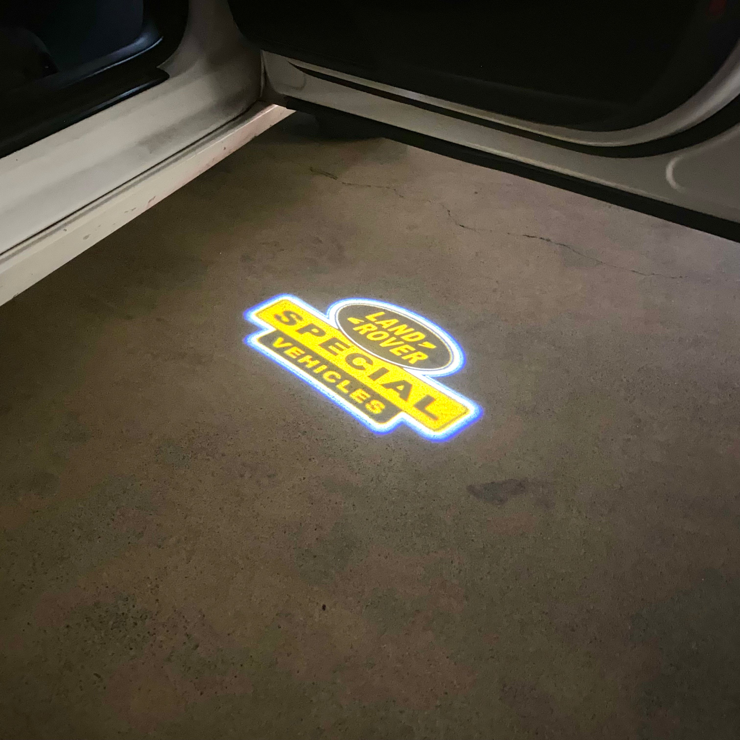 Land Rover LOGO PROJECROTR LIGHTS Nr.04 (الكمية 1 = 1 مجموعة / 2 أضواء باب)