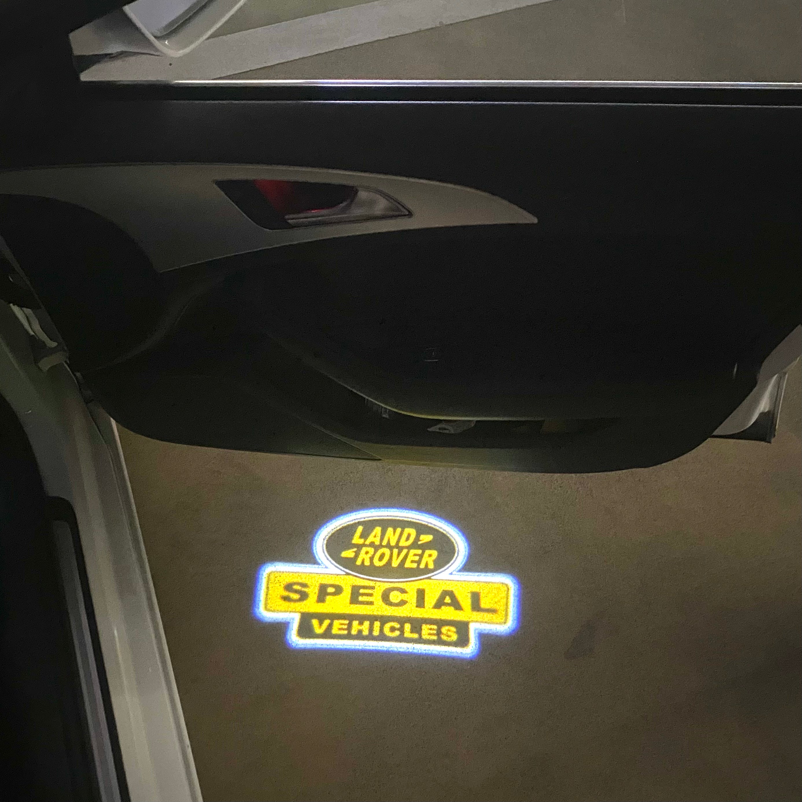 Land Rover LOGO PROJECROTR LIGHTS Nr.04 (الكمية 1 = 1 مجموعة / 2 أضواء باب)