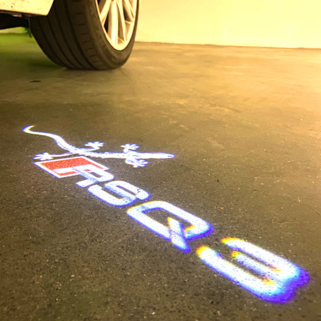 AUDI LOGO PROJECTOT LIGHTS Nr.120 (الكمية 1 = 2 Logo Films /2 أضواء الباب)