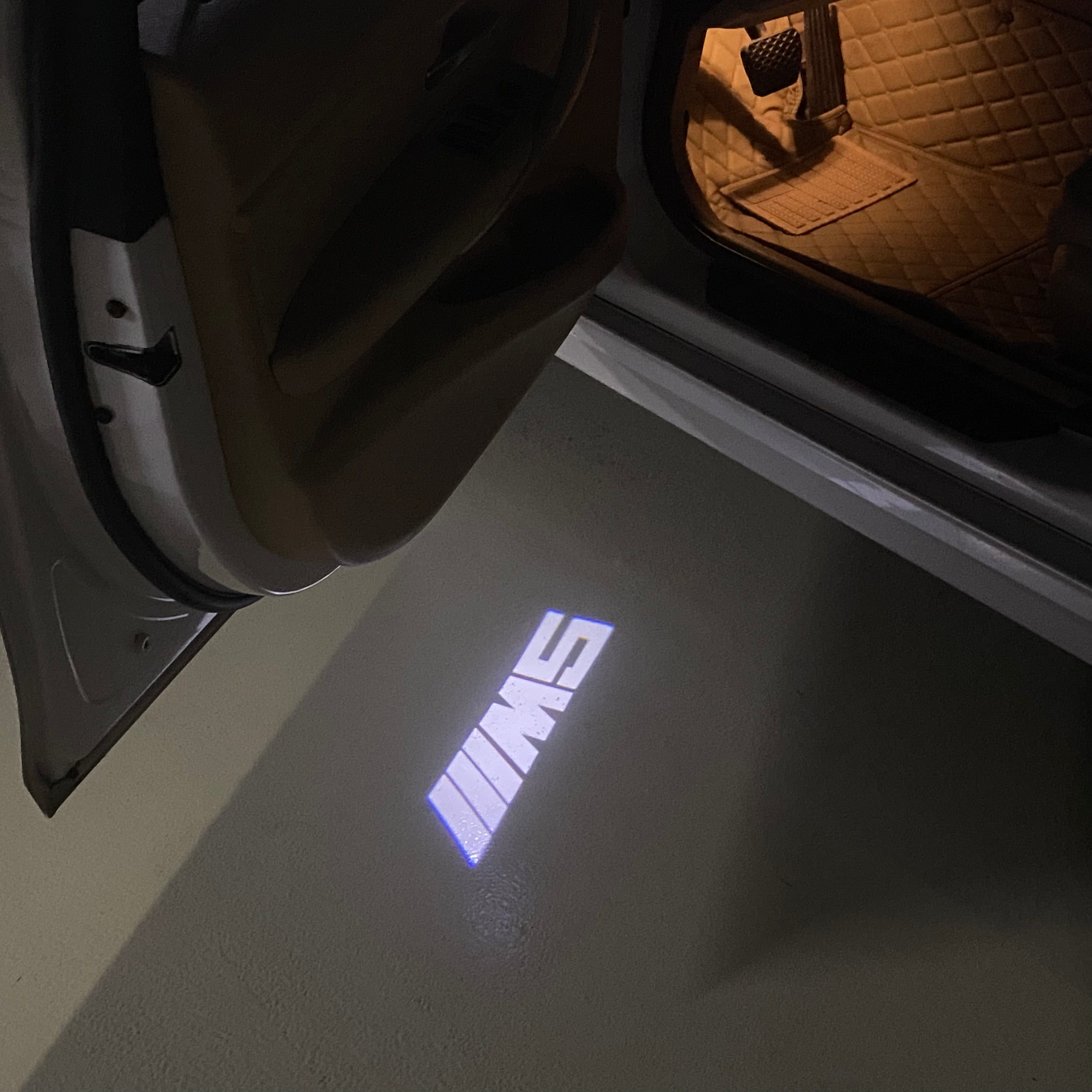 BMW M3 LOGO PROJECTOR LIGHTS Nr.24 (الكمية 1 = 1 مجموعة / 2 أضواء باب)