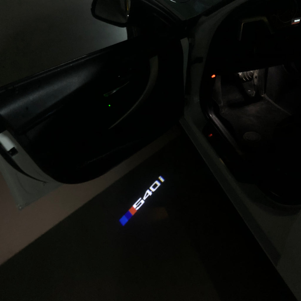 BMW M3 LOGO PROJECTOR LIGHTS Nr.24 (الكمية 1 = 1 مجموعة / 2 أضواء باب)
