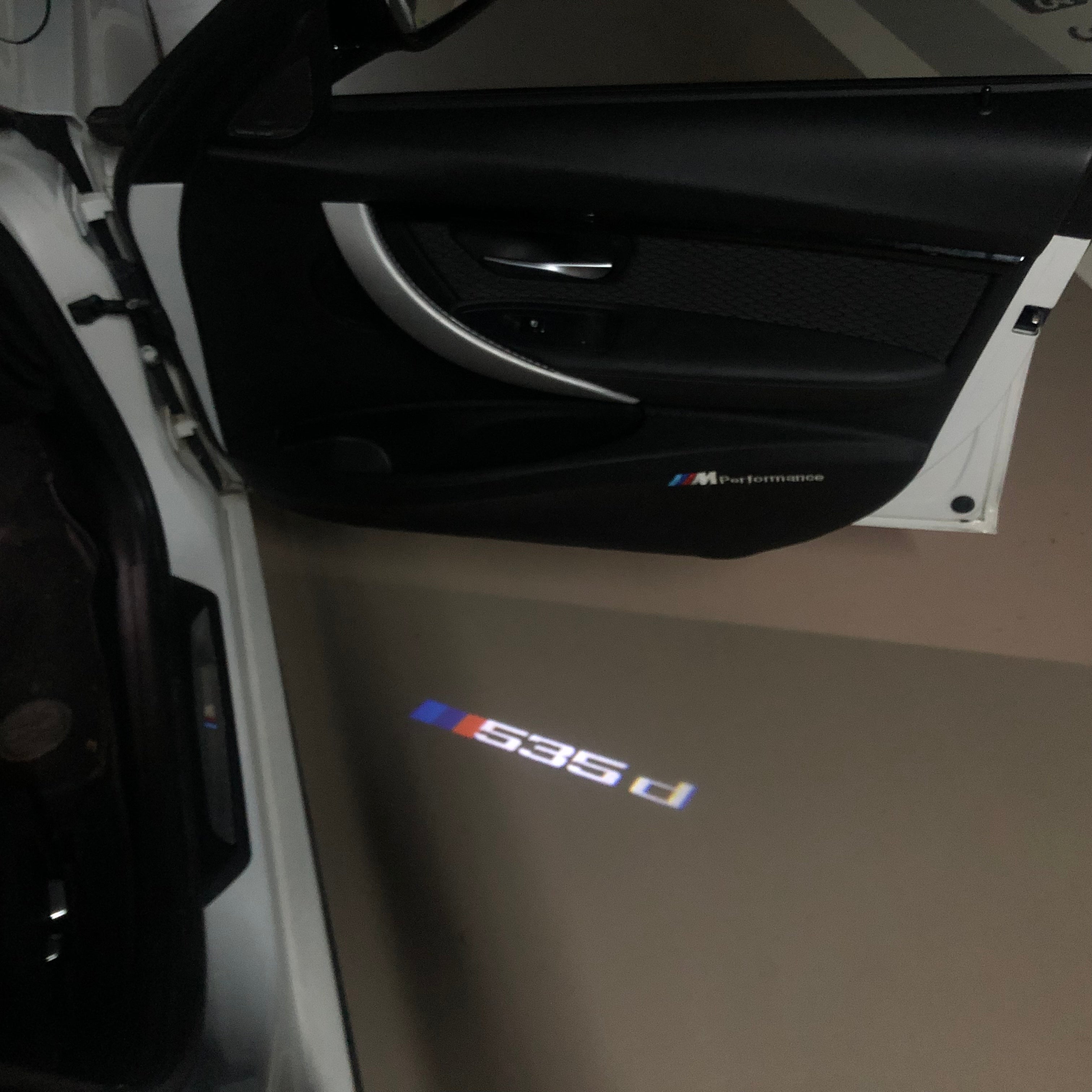 BMW M3 LOGO PROJECTOR LIGHTS Nr.24 (الكمية 1 = 1 مجموعة / 2 أضواء باب)