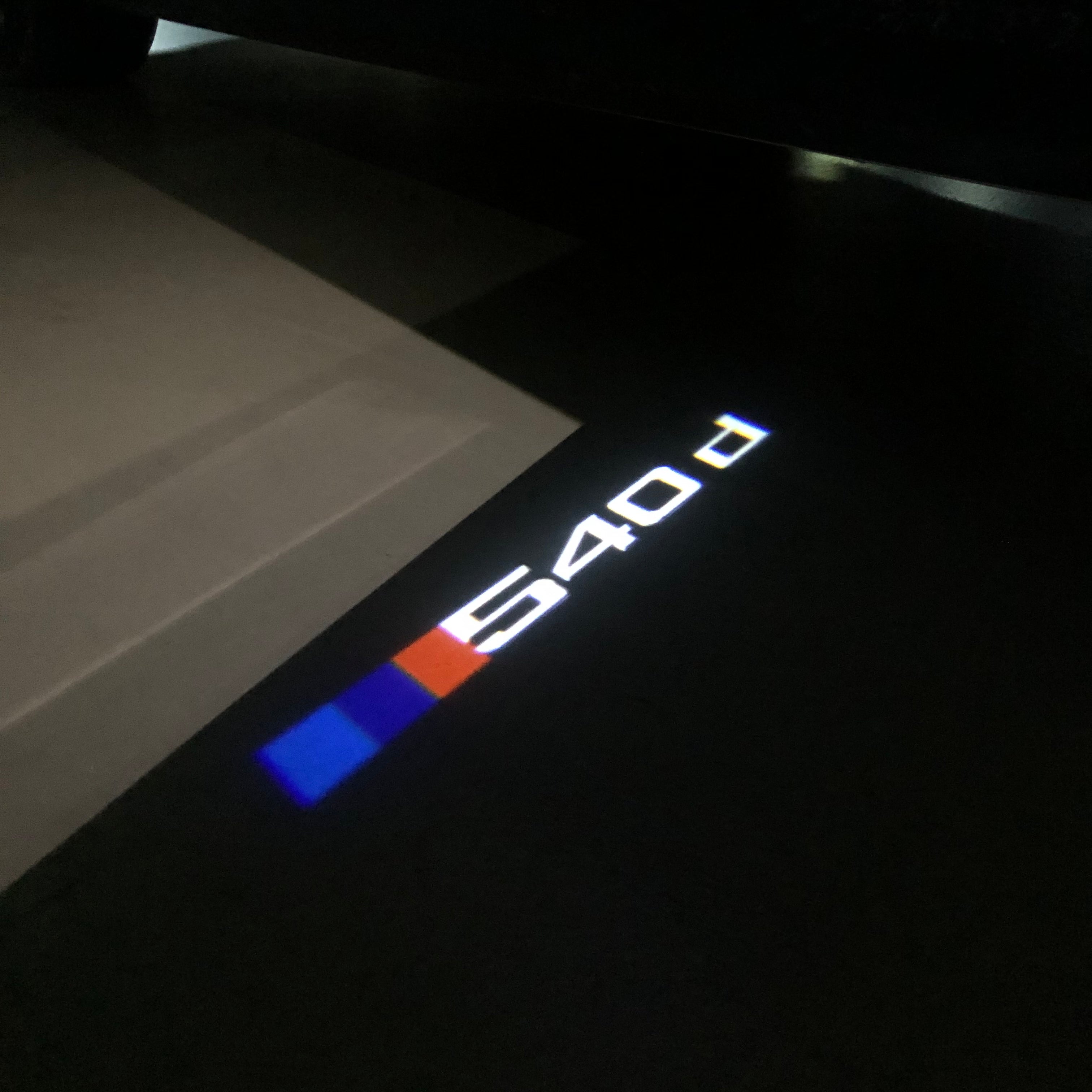 BMW M3 LOGO PROJECTOR LIGHTS Nr.24 (الكمية 1 = 1 مجموعة / 2 أضواء باب)