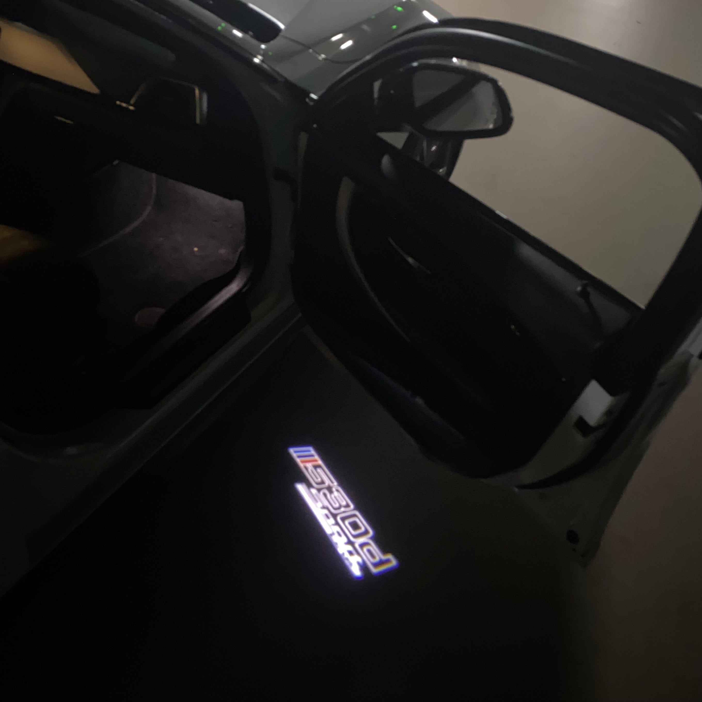 BMW M3 LOGO PROJECTOR LIGHTS Nr.24 (الكمية 1 = 1 مجموعة / 2 أضواء باب)
