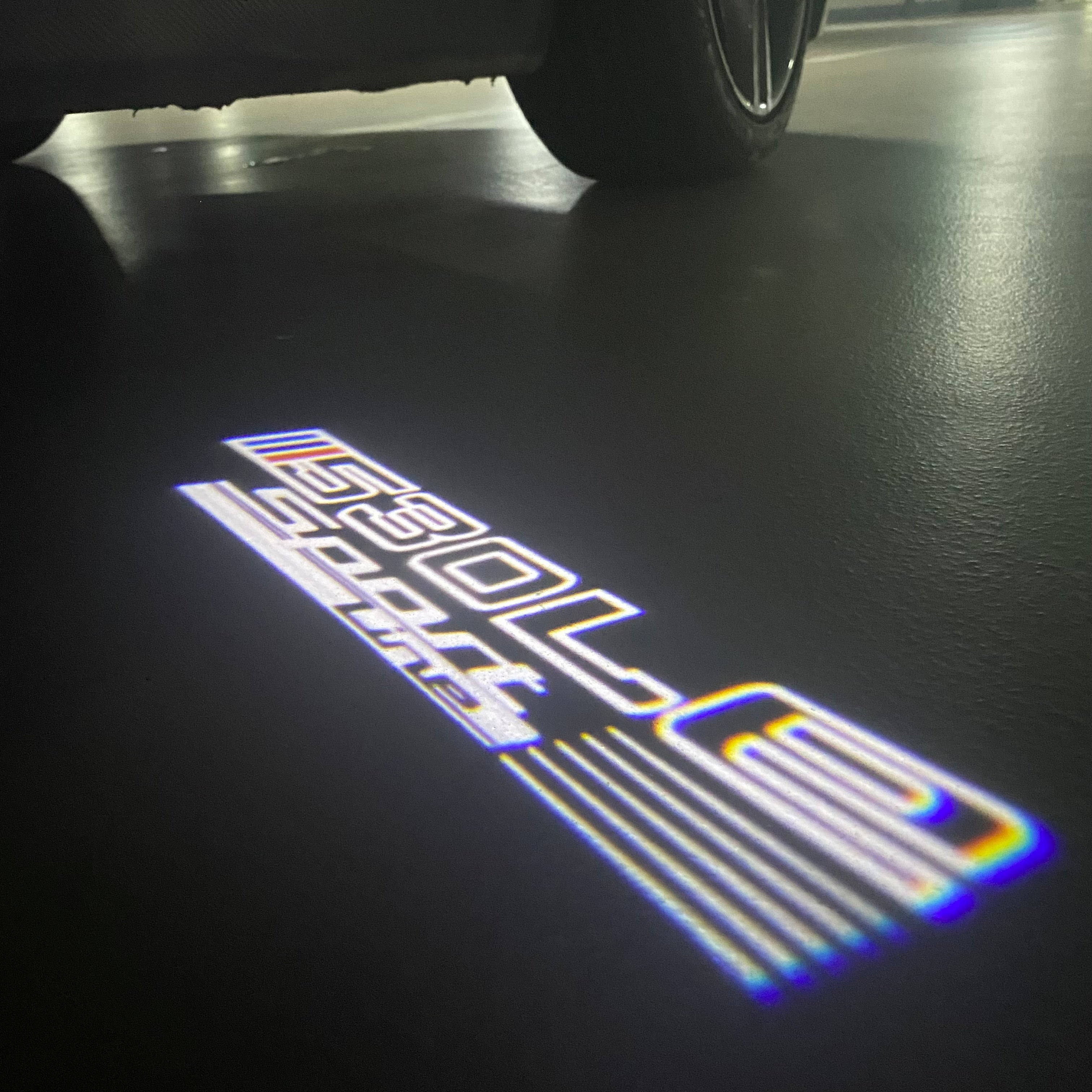 BMW M3 LOGO PROJECTOR LIGHTS Nr.24 (الكمية 1 = 1 مجموعة / 2 أضواء باب)