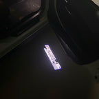 BMW M3 LOGO PROJECTOR LIGHTS Nr.24 (الكمية 1 = 1 مجموعة / 2 أضواء باب)