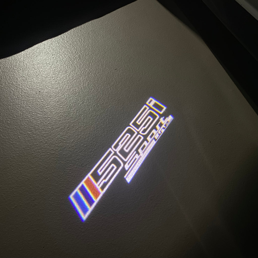 BMW M3 LOGO PROJECTOR LIGHTS Nr.24 (الكمية 1 = 1 مجموعة / 2 أضواء باب)
