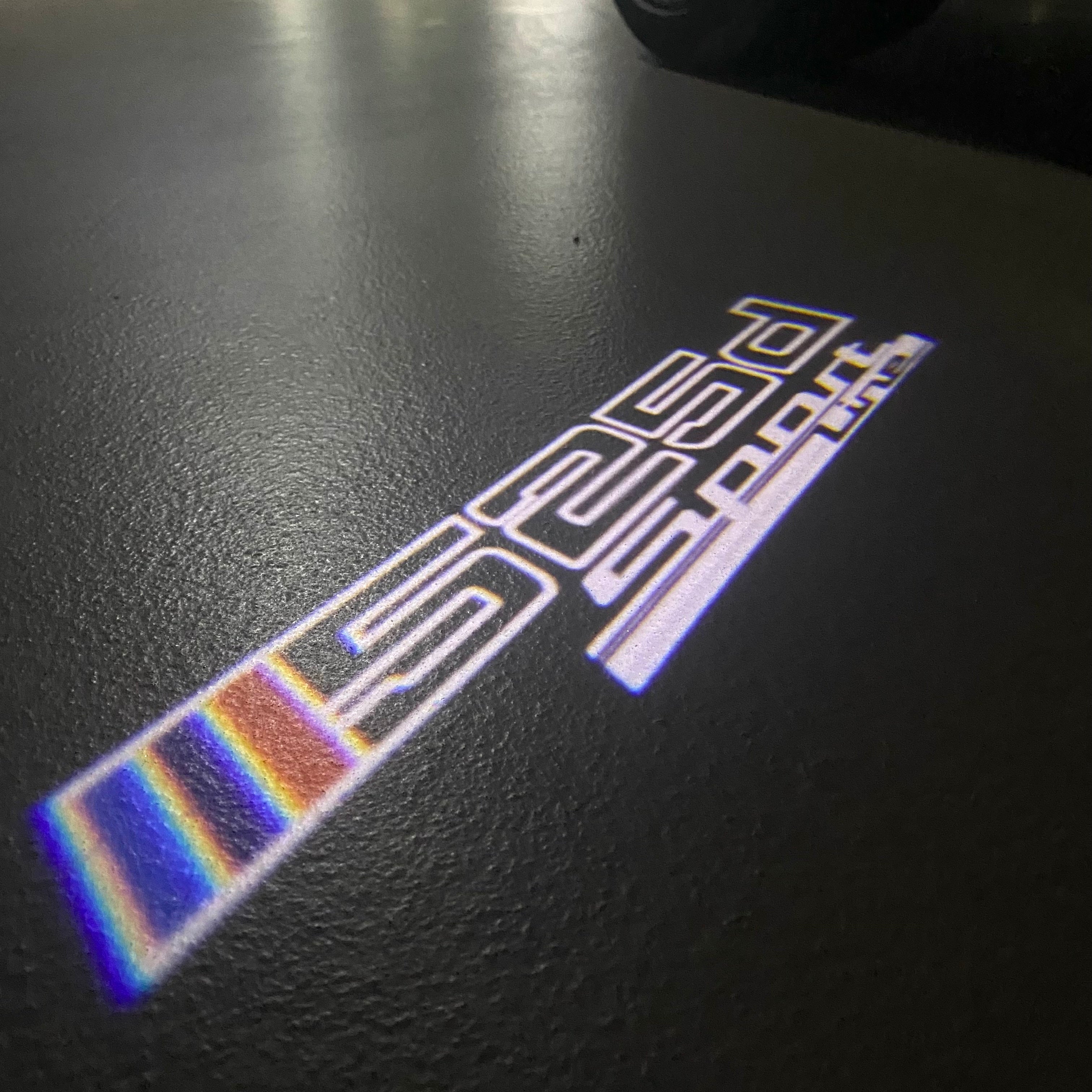 BMW M3 LOGO PROJECTOR LIGHTS Nr.24 (الكمية 1 = 1 مجموعة / 2 أضواء باب)