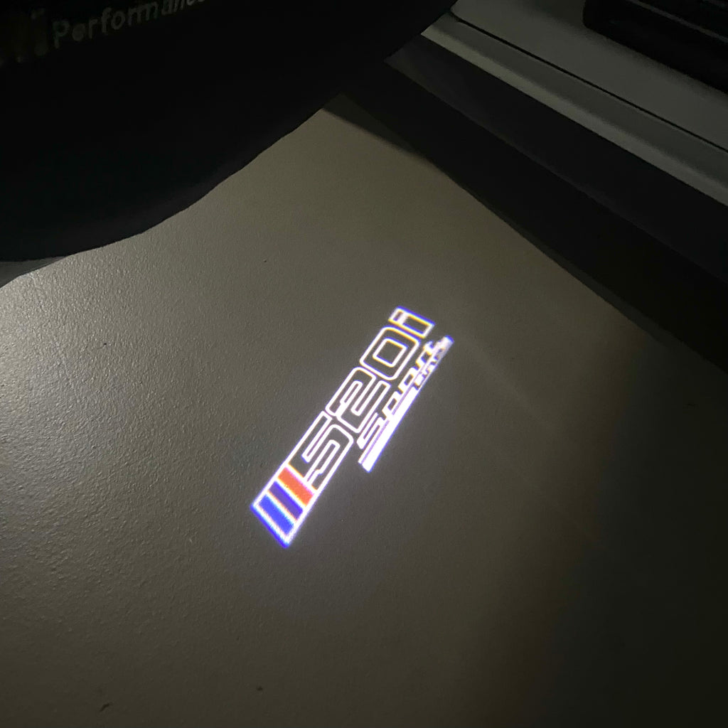 BMW M3 LOGO PROJECTOR LIGHTS Nr.24 (الكمية 1 = 1 مجموعة / 2 أضواء باب)
