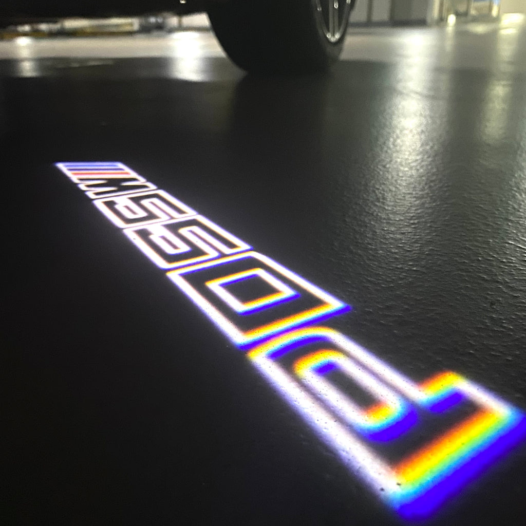 BMW M3 LOGO PROJECTOR LIGHTS Nr.24 (الكمية 1 = 1 مجموعة / 2 أضواء باب)
