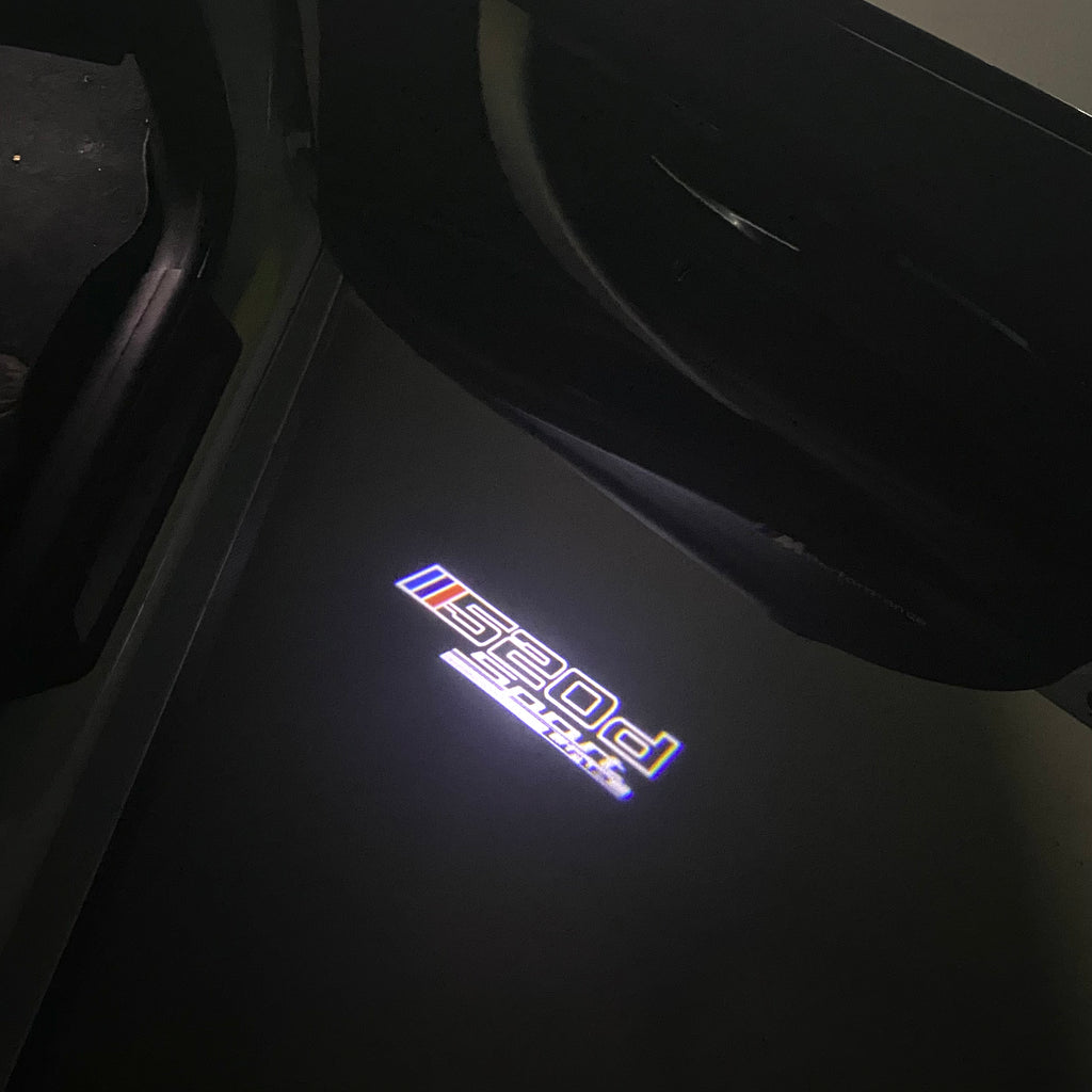 BMW M3 LOGO PROJECTOR LIGHTS Nr.24 (الكمية 1 = 1 مجموعة / 2 أضواء باب)