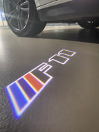 BMW M3 LOGO PROJECTOR LIGHTS Nr.24 (الكمية 1 = 1 مجموعة / 2 أضواء باب)