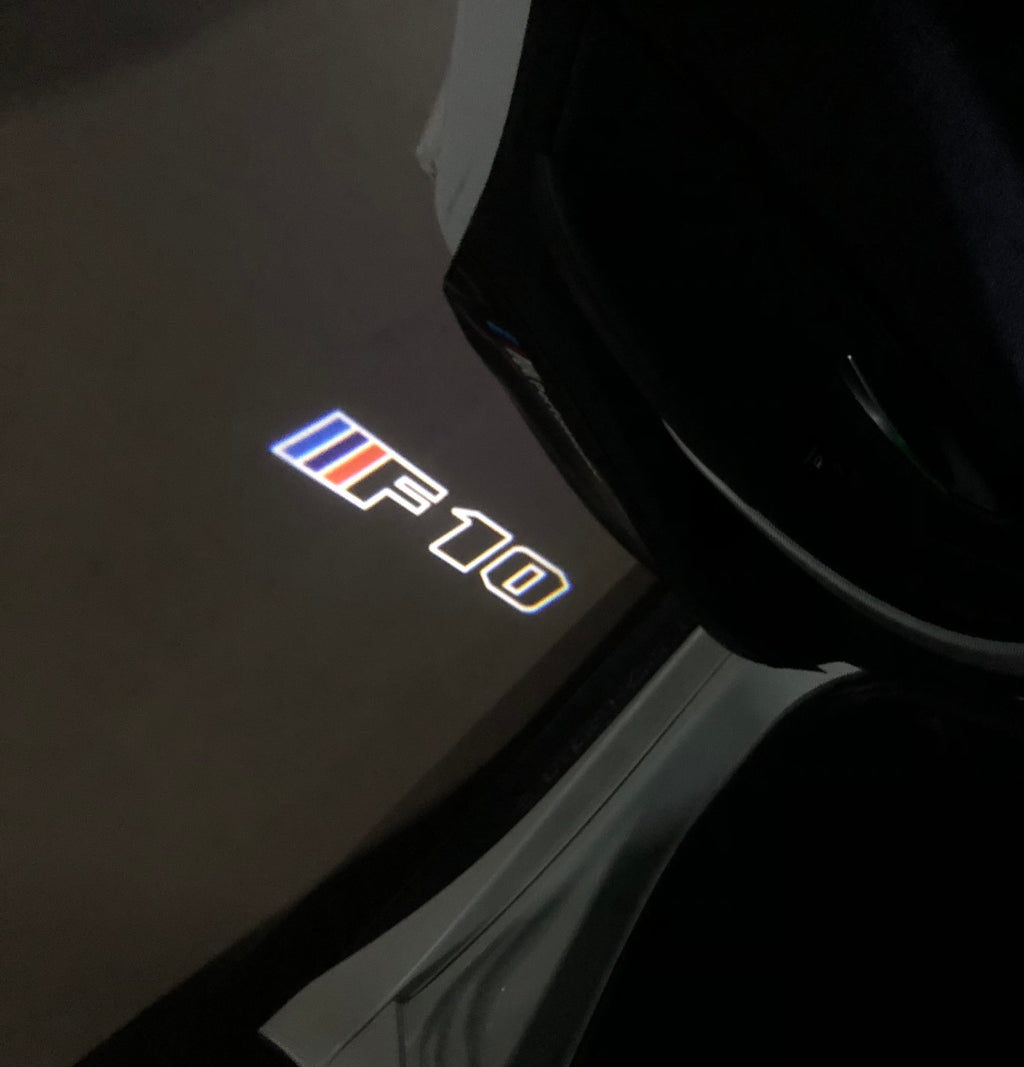 BMW M3 LOGO PROJECTOR LIGHTS Nr.24 (الكمية 1 = 1 مجموعة / 2 أضواء باب)