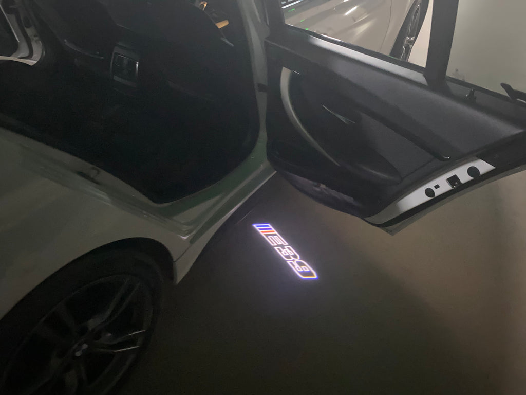 BMW M3 LOGO PROJECTOR LIGHTS Nr.24 (الكمية 1 = 1 مجموعة / 2 أضواء باب)