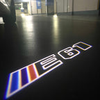 BMW M3 LOGO PROJECTOR LIGHTS Nr.24 (الكمية 1 = 1 مجموعة / 2 أضواء باب)