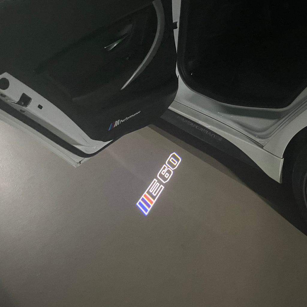 BMW M3 LOGO PROJECTOR LIGHTS Nr.24 (الكمية 1 = 1 مجموعة / 2 أضواء باب)