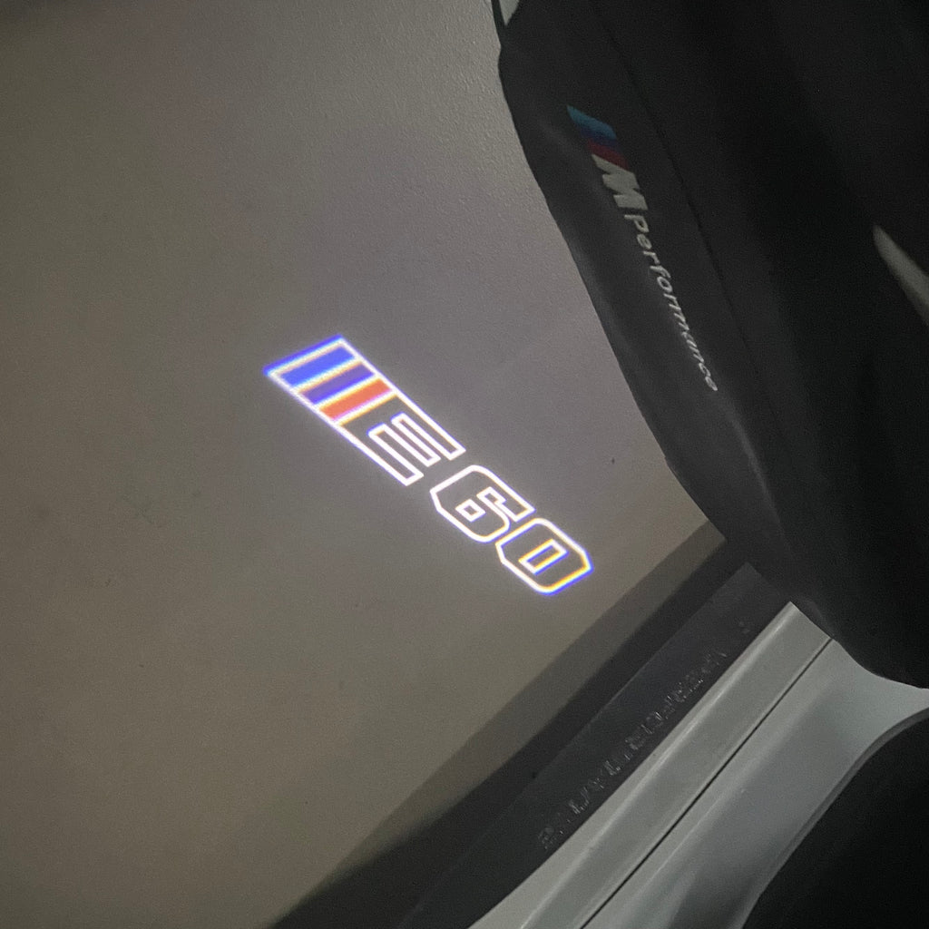 BMW M3 LOGO PROJECTOR LIGHTS Nr.24 (الكمية 1 = 1 مجموعة / 2 أضواء باب)