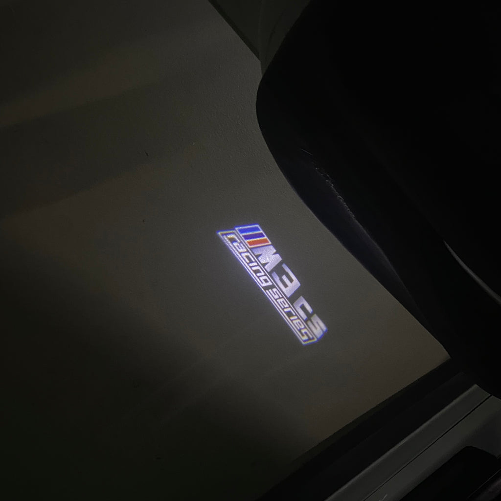 BMW M3 LOGO PROJECTOR LIGHTS Nr.24 (الكمية 1 = 1 مجموعة / 2 أضواء باب)