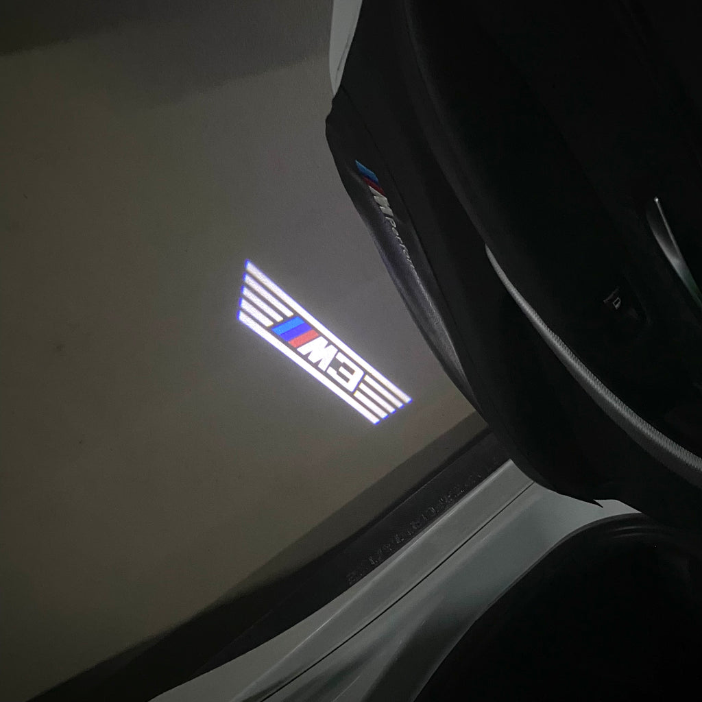 BMW M3 LOGO PROJECTOR LIGHTS Nr.24 (الكمية 1 = 1 مجموعة / 2 أضواء باب)