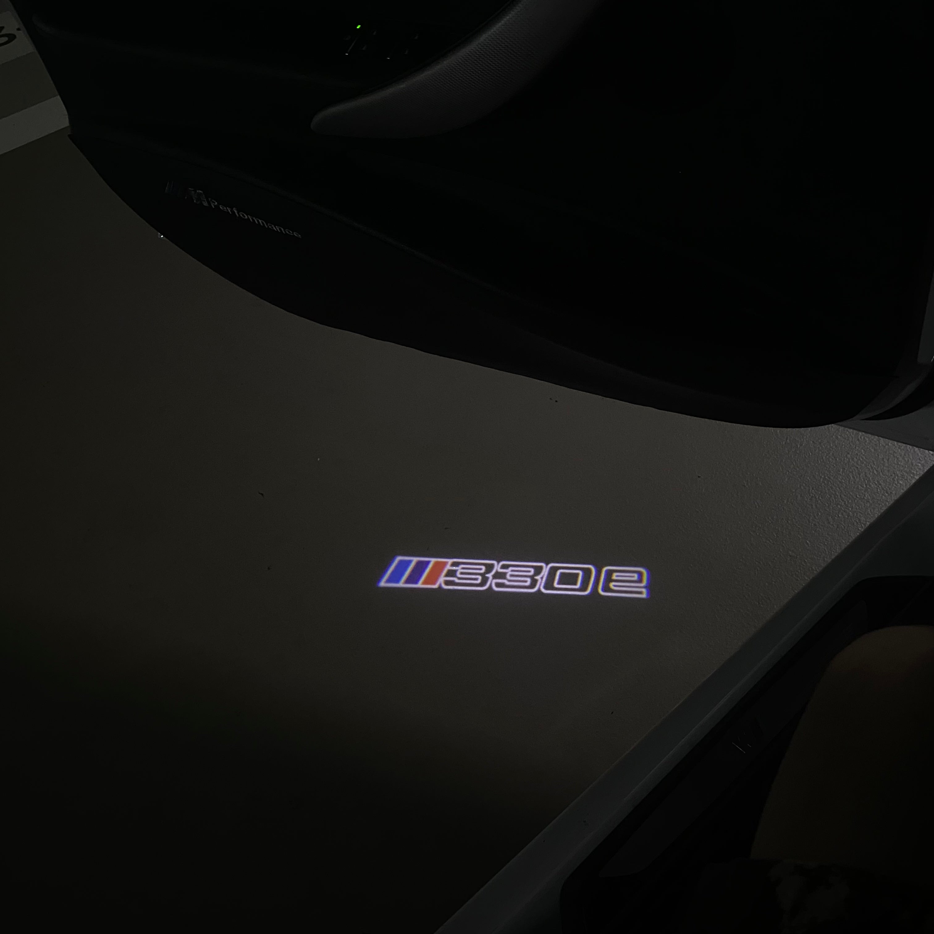 BMW M3 LOGO PROJECTOR LIGHTS Nr.24 (الكمية 1 = 1 مجموعة / 2 أضواء باب)