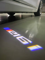 BMW M3 LOGO PROJECTOR LIGHTS Nr.24 (الكمية 1 = 1 مجموعة / 2 أضواء باب)