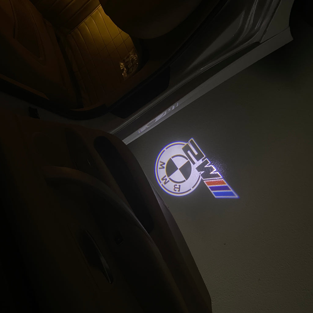 BMW M3 LOGO PROJECTOR LIGHTS Nr.24 (الكمية 1 = 1 مجموعة / 2 أضواء باب)