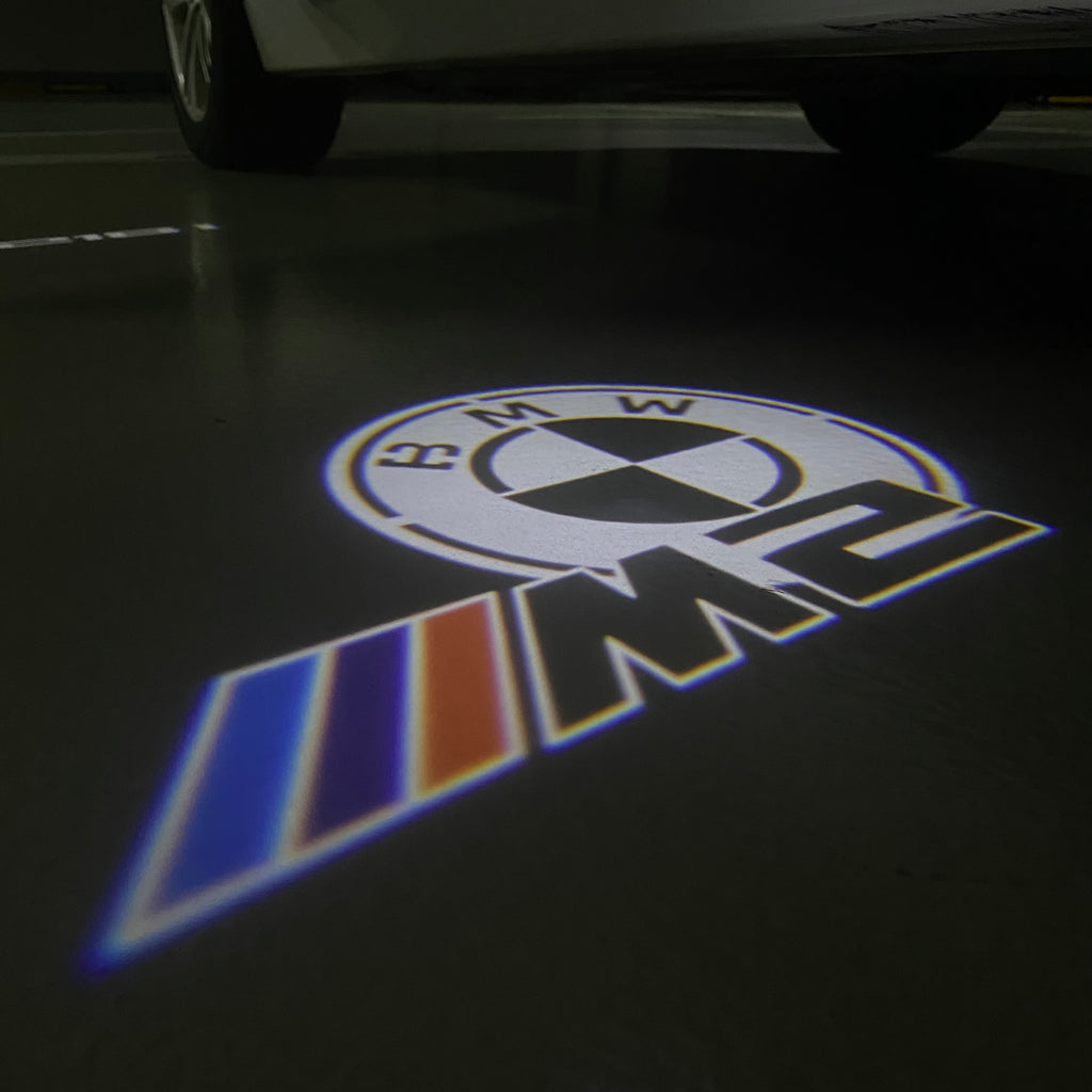 BMW M3 LOGO PROJECTOR LIGHTS Nr.24 (الكمية 1 = 1 مجموعة / 2 أضواء باب)