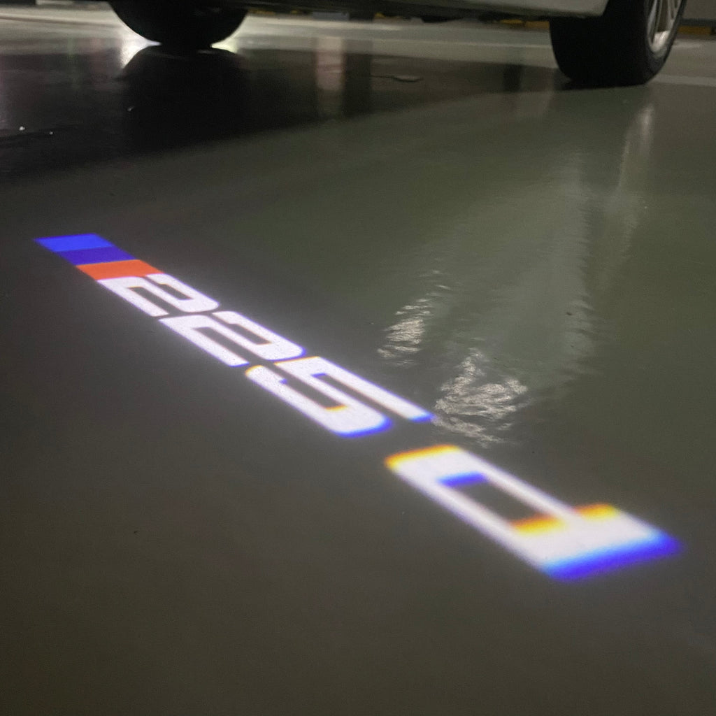 BMW M3 LOGO PROJECTOR LIGHTS Nr.24 (الكمية 1 = 1 مجموعة / 2 أضواء باب)